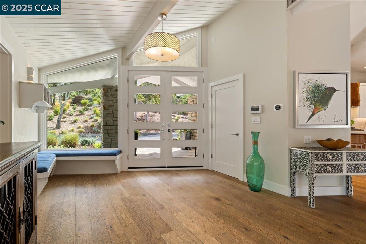 Detail Gallery Image 10 of 37 For 42 Crestview Drive, Orinda,  CA 94563 - 5 Beds | 4 Baths