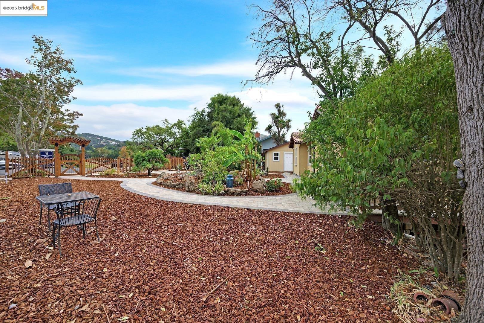 Detail Gallery Image 5 of 49 For 49 Christopher Ct, El Sobrante,  CA 94803 - 4 Beds | 3 Baths