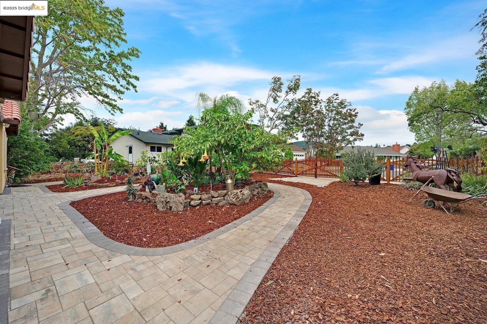 Detail Gallery Image 7 of 49 For 49 Christopher Ct, El Sobrante,  CA 94803 - 4 Beds | 3 Baths