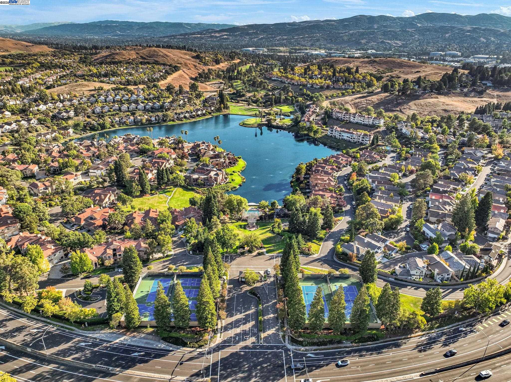 Detail Gallery Image 2 of 38 For 33 Lakeridge Court, San Ramon,  CA 94582 - 3 Beds | 3 Baths