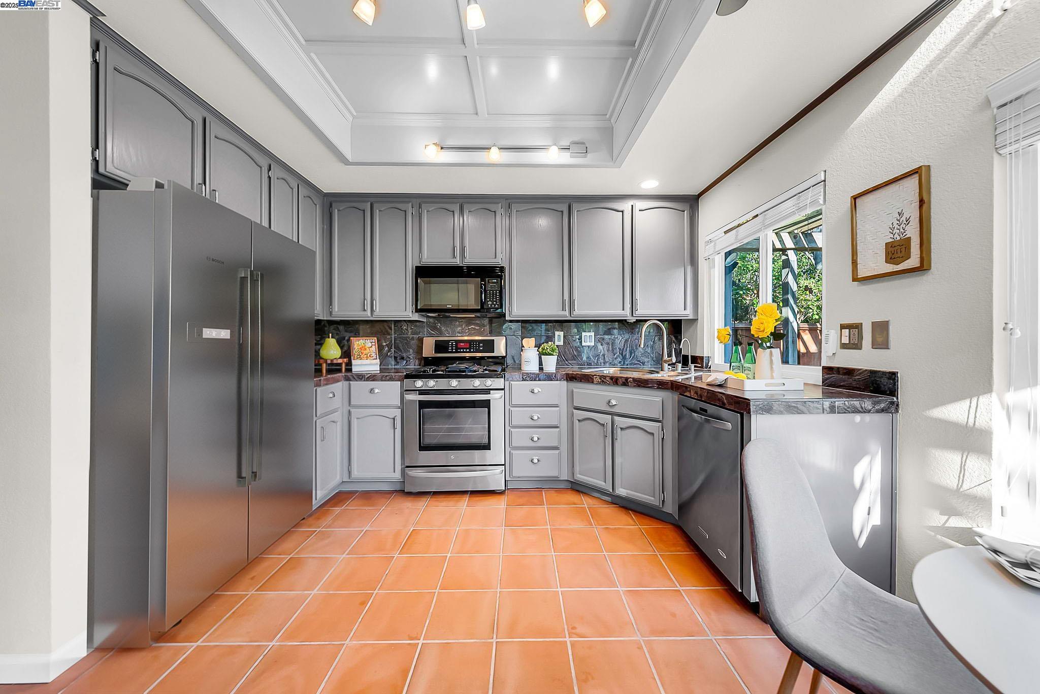 Detail Gallery Image 11 of 38 For 33 Lakeridge Court, San Ramon,  CA 94582 - 3 Beds | 3 Baths