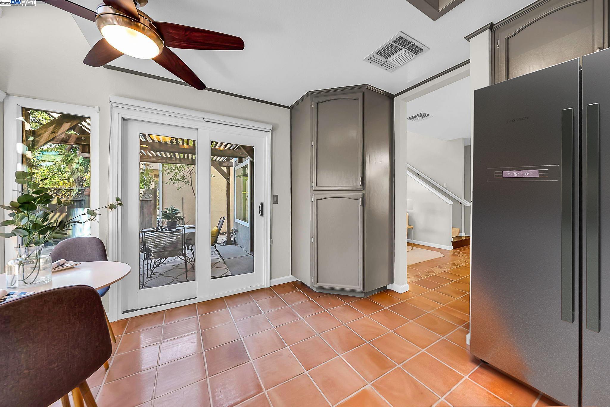 Detail Gallery Image 12 of 38 For 33 Lakeridge Court, San Ramon,  CA 94582 - 3 Beds | 3 Baths