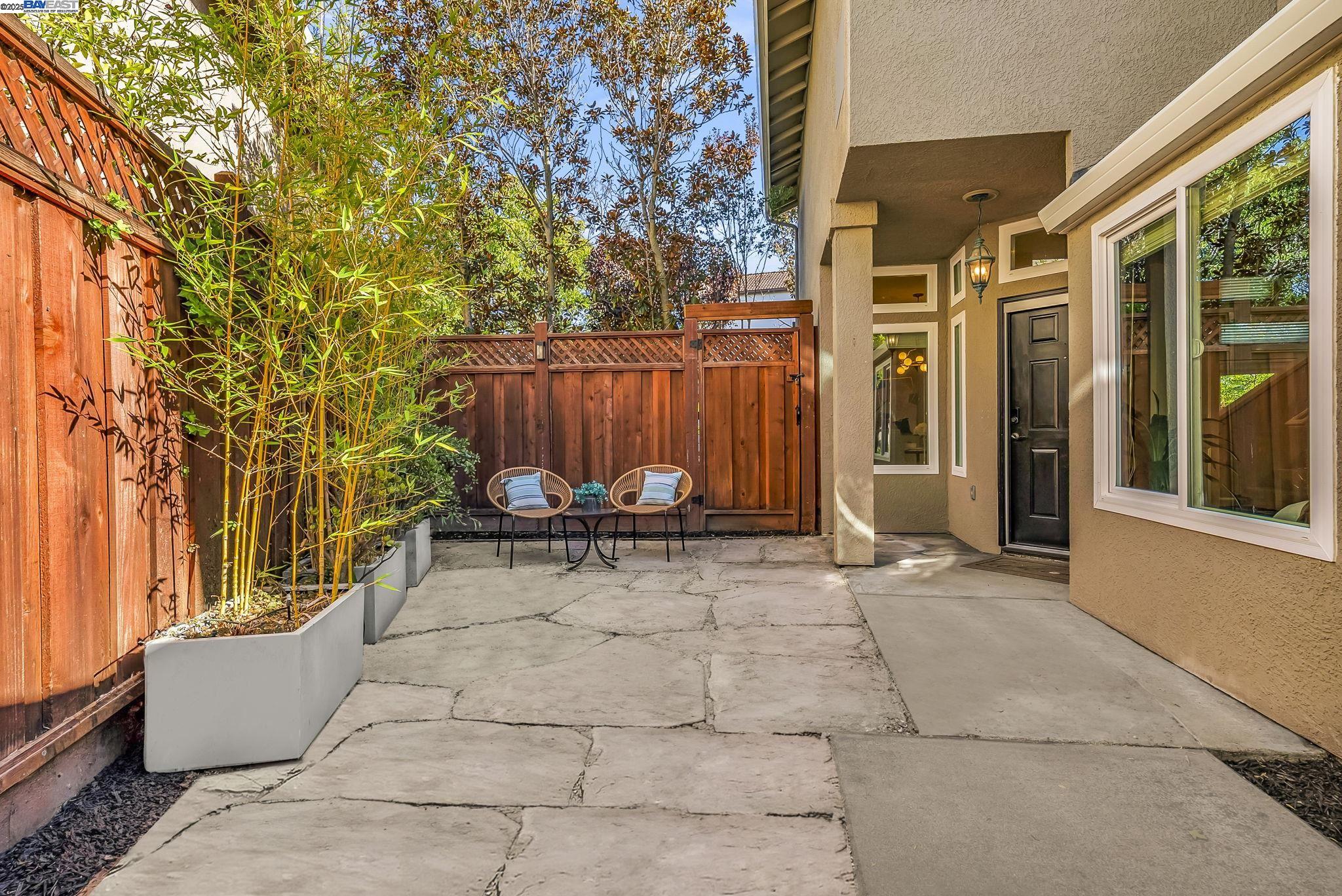 Detail Gallery Image 4 of 38 For 33 Lakeridge Court, San Ramon,  CA 94582 - 3 Beds | 3 Baths