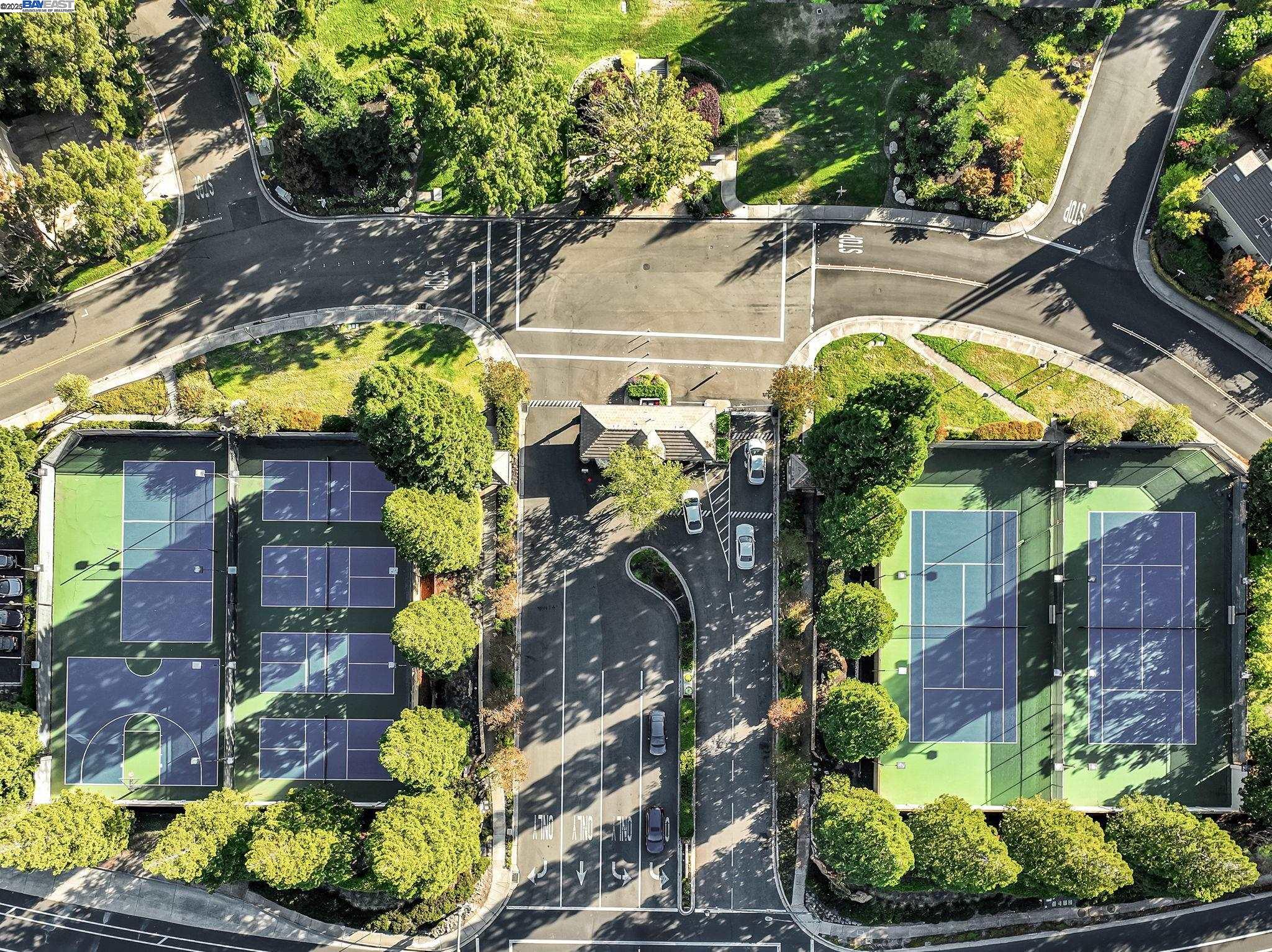 Detail Gallery Image 31 of 38 For 33 Lakeridge Court, San Ramon,  CA 94582 - 3 Beds | 3 Baths