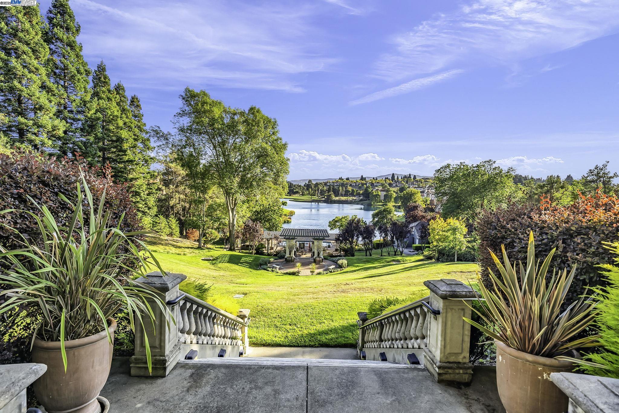 Detail Gallery Image 33 of 38 For 33 Lakeridge Court, San Ramon,  CA 94582 - 3 Beds | 3 Baths