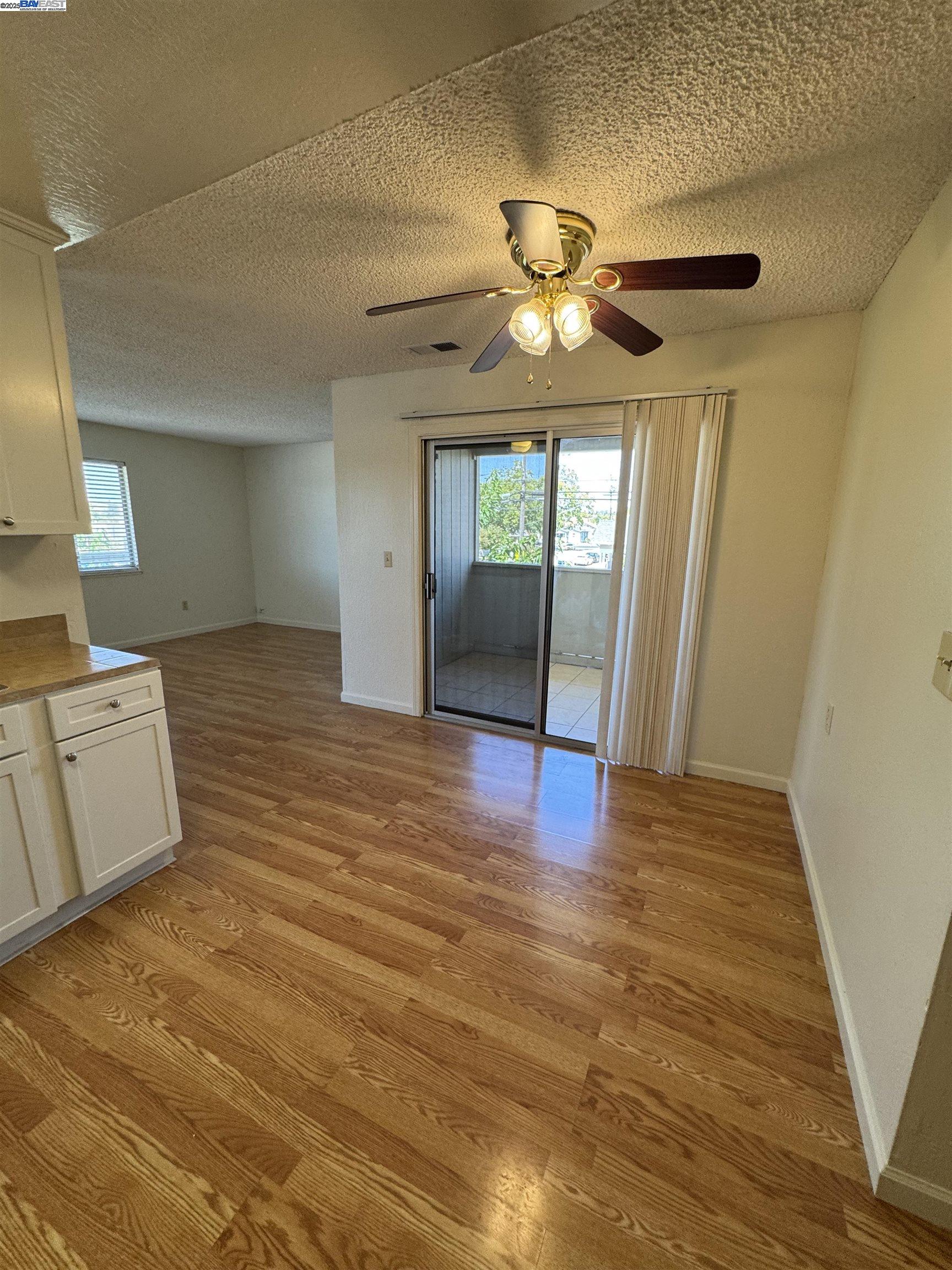 Detail Gallery Image 3 of 12 For 2397 Third St, Livermore,  CA 94550-3222 - 2 Beds | 1 Baths