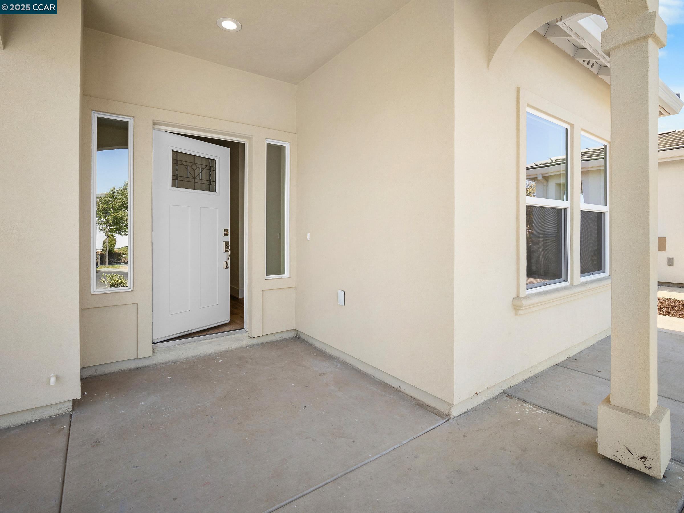 Detail Gallery Image 4 of 35 For 2222 Armus St, Woodland,  CA 95776 - 4 Beds | 3 Baths