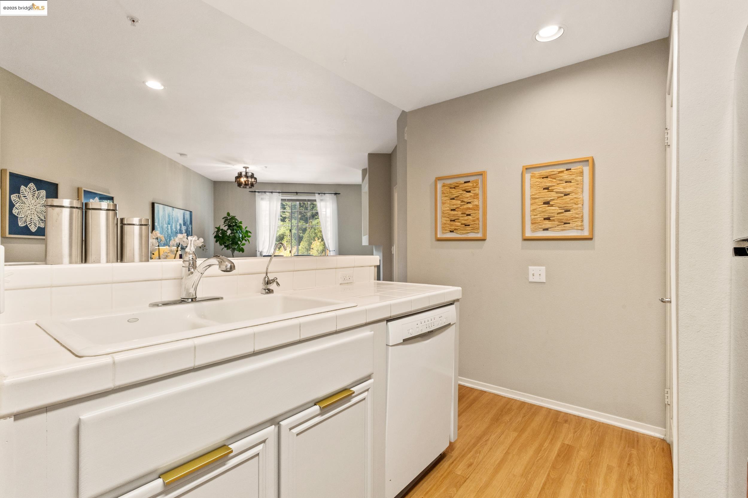 Photo #12: 41113056 Listing: Photo #12