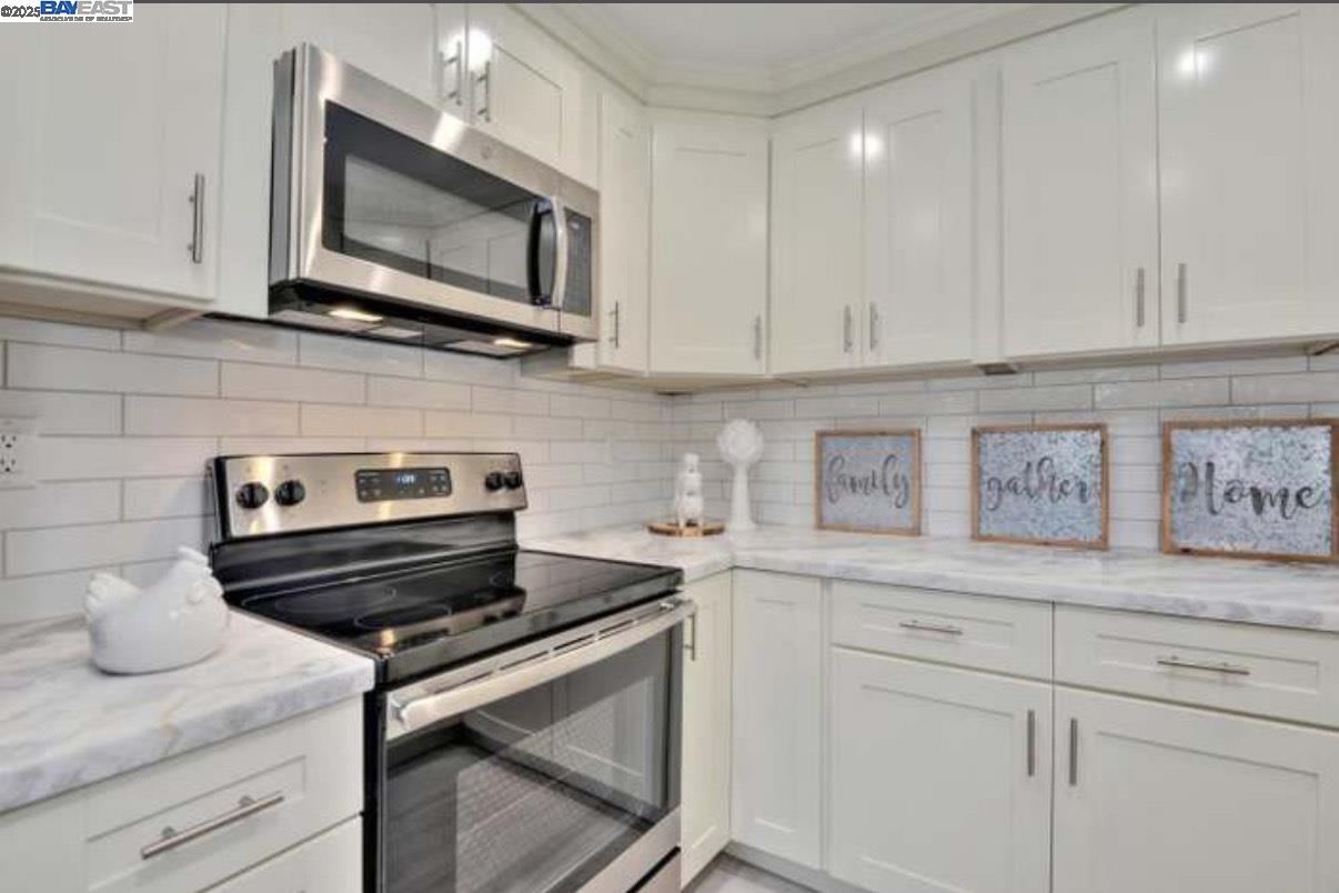 Detail Gallery Image 2 of 10 For 301 Kenbrook Cir, San Jose,  CA 95111 - 2 Beds | 2 Baths