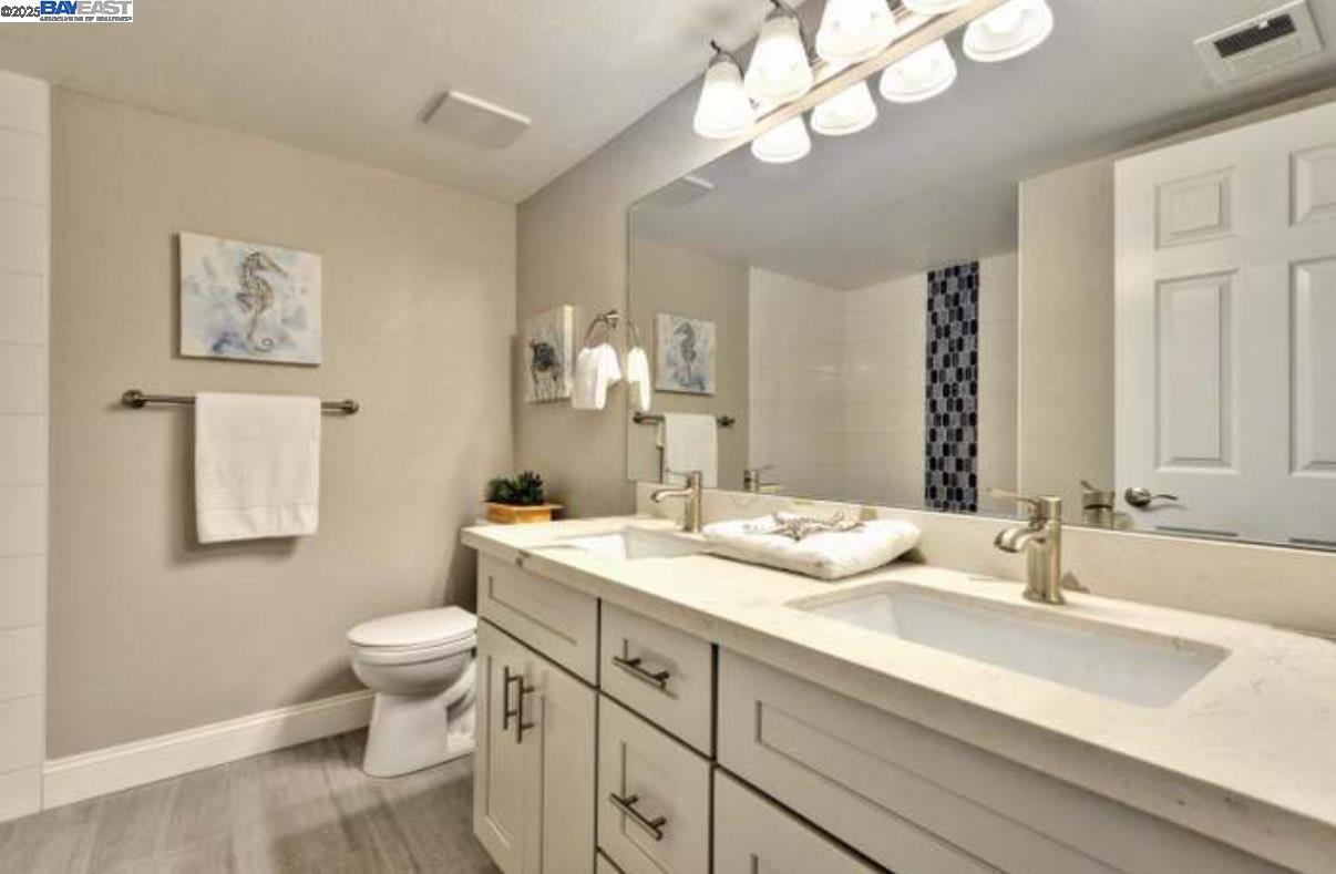 Detail Gallery Image 3 of 10 For 301 Kenbrook Cir, San Jose,  CA 95111 - 2 Beds | 2 Baths