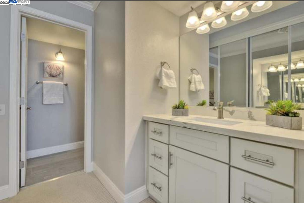 Detail Gallery Image 4 of 10 For 301 Kenbrook Cir, San Jose,  CA 95111 - 2 Beds | 2 Baths