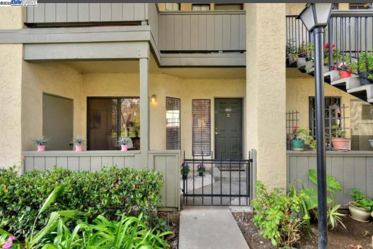 Detail Gallery Image 5 of 10 For 301 Kenbrook Cir, San Jose,  CA 95111 - 2 Beds | 2 Baths