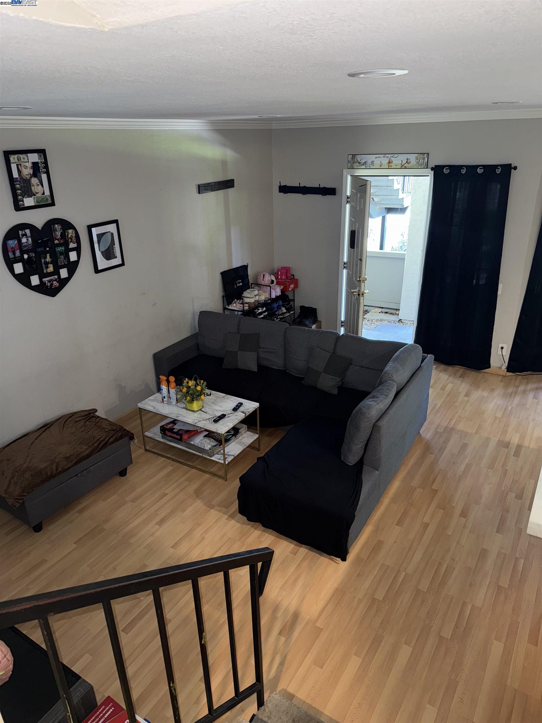 Detail Gallery Image 8 of 10 For 301 Kenbrook Cir, San Jose,  CA 95111 - 2 Beds | 2 Baths