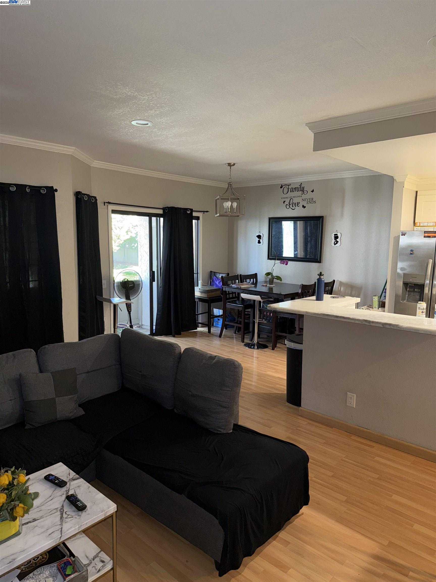 Detail Gallery Image 9 of 10 For 301 Kenbrook Cir, San Jose,  CA 95111 - 2 Beds | 2 Baths