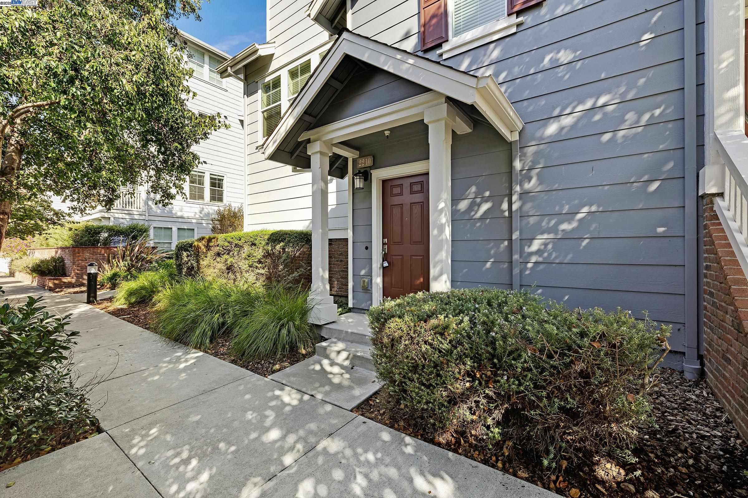 Detail Gallery Image 2 of 28 For 2210 Day Sailor Ct, Richmond,  CA 94804 - 3 Beds | 3/1 Baths