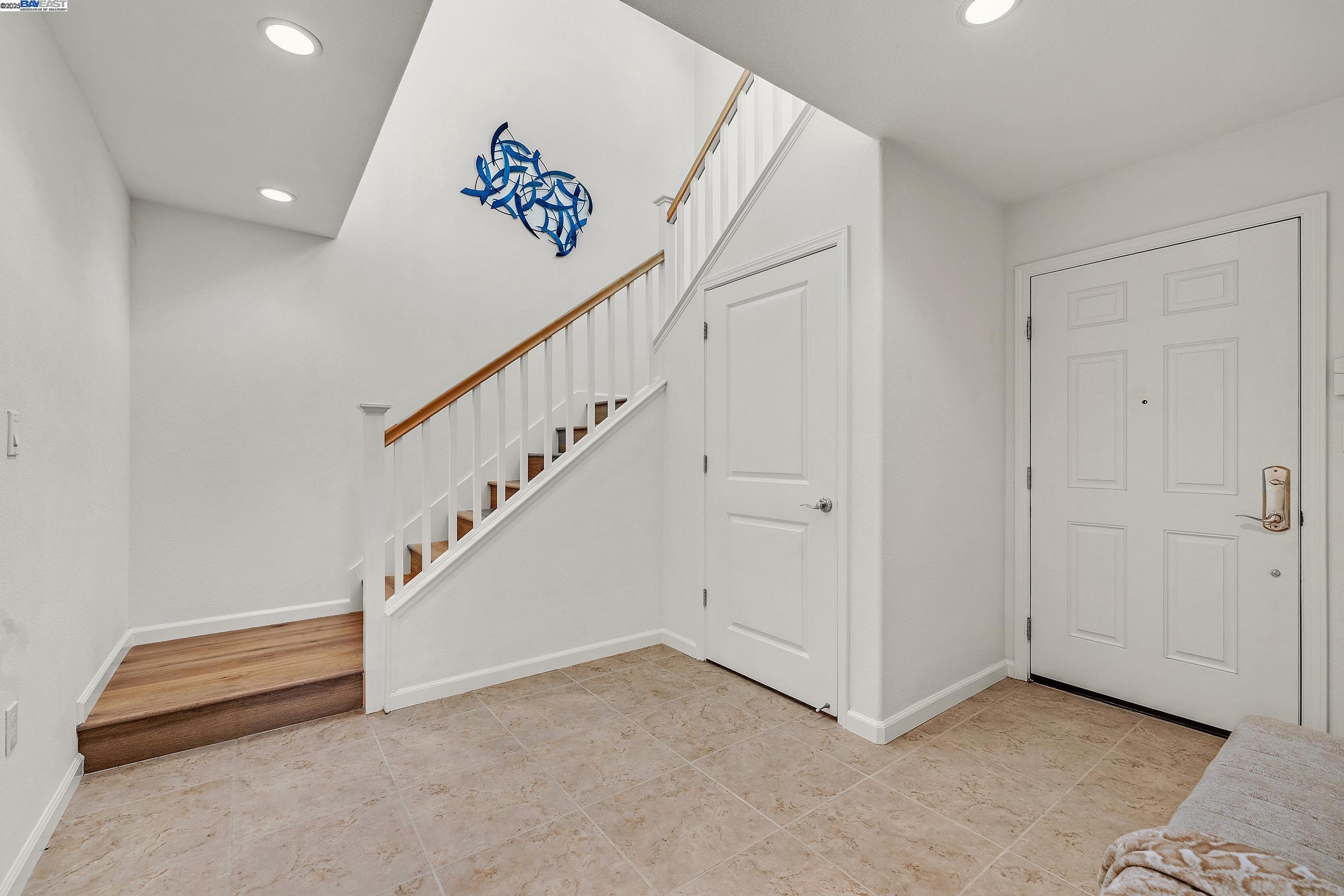 Detail Gallery Image 11 of 28 For 2210 Day Sailor Ct, Richmond,  CA 94804 - 3 Beds | 3/1 Baths