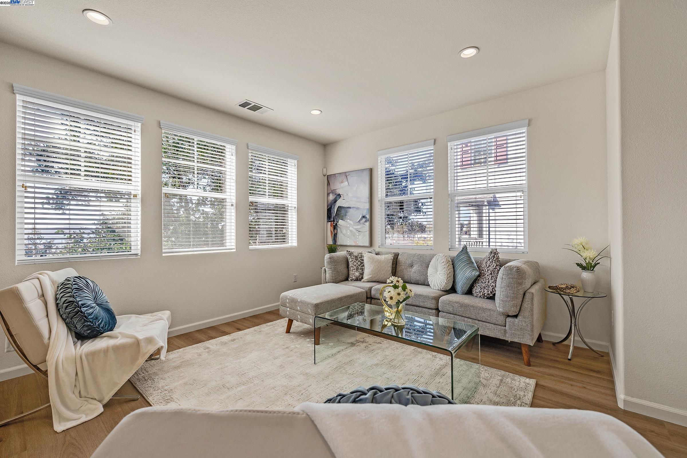 Detail Gallery Image 3 of 28 For 2210 Day Sailor Ct, Richmond,  CA 94804 - 3 Beds | 3/1 Baths