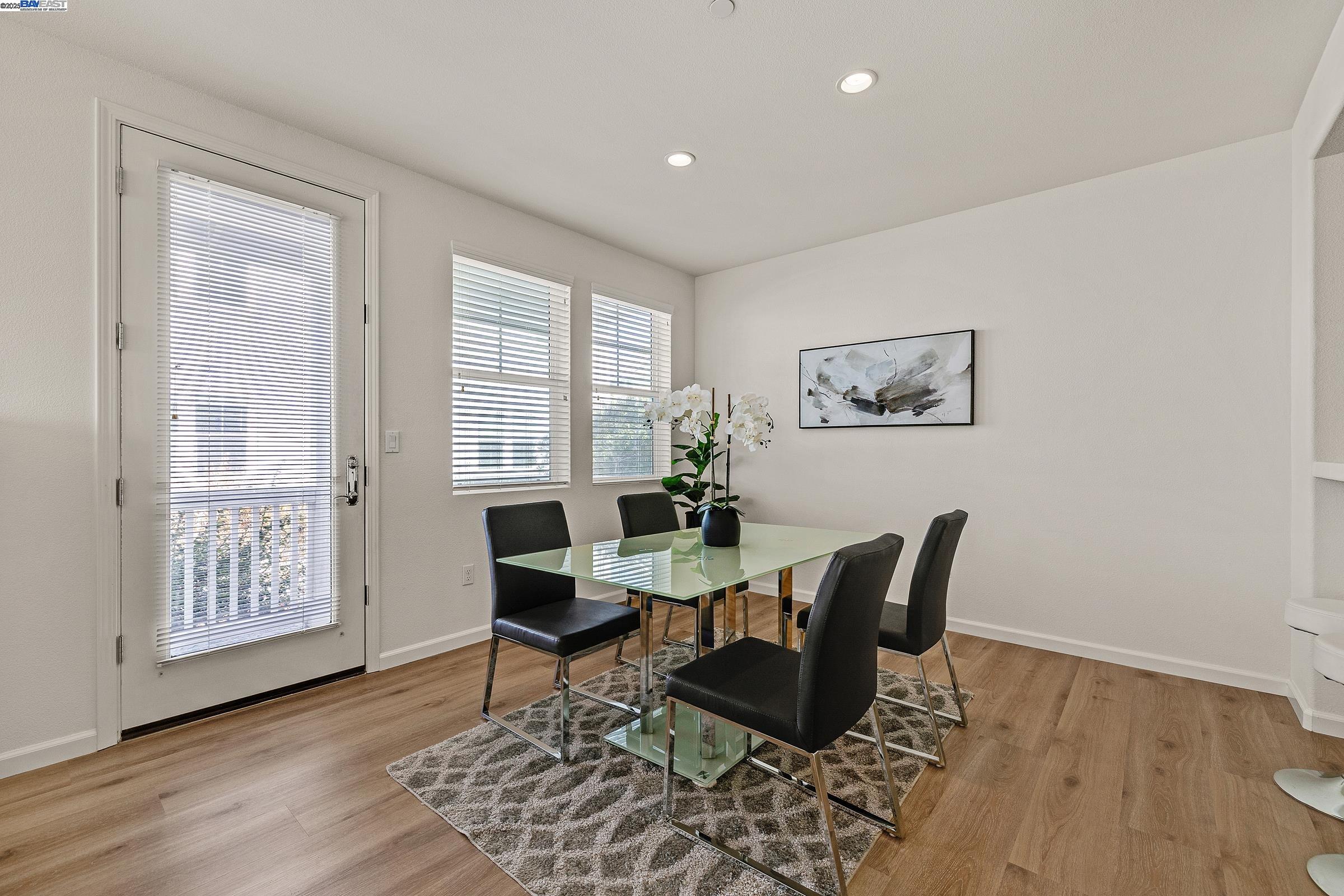 Detail Gallery Image 6 of 28 For 2210 Day Sailor Ct, Richmond,  CA 94804 - 3 Beds | 3/1 Baths