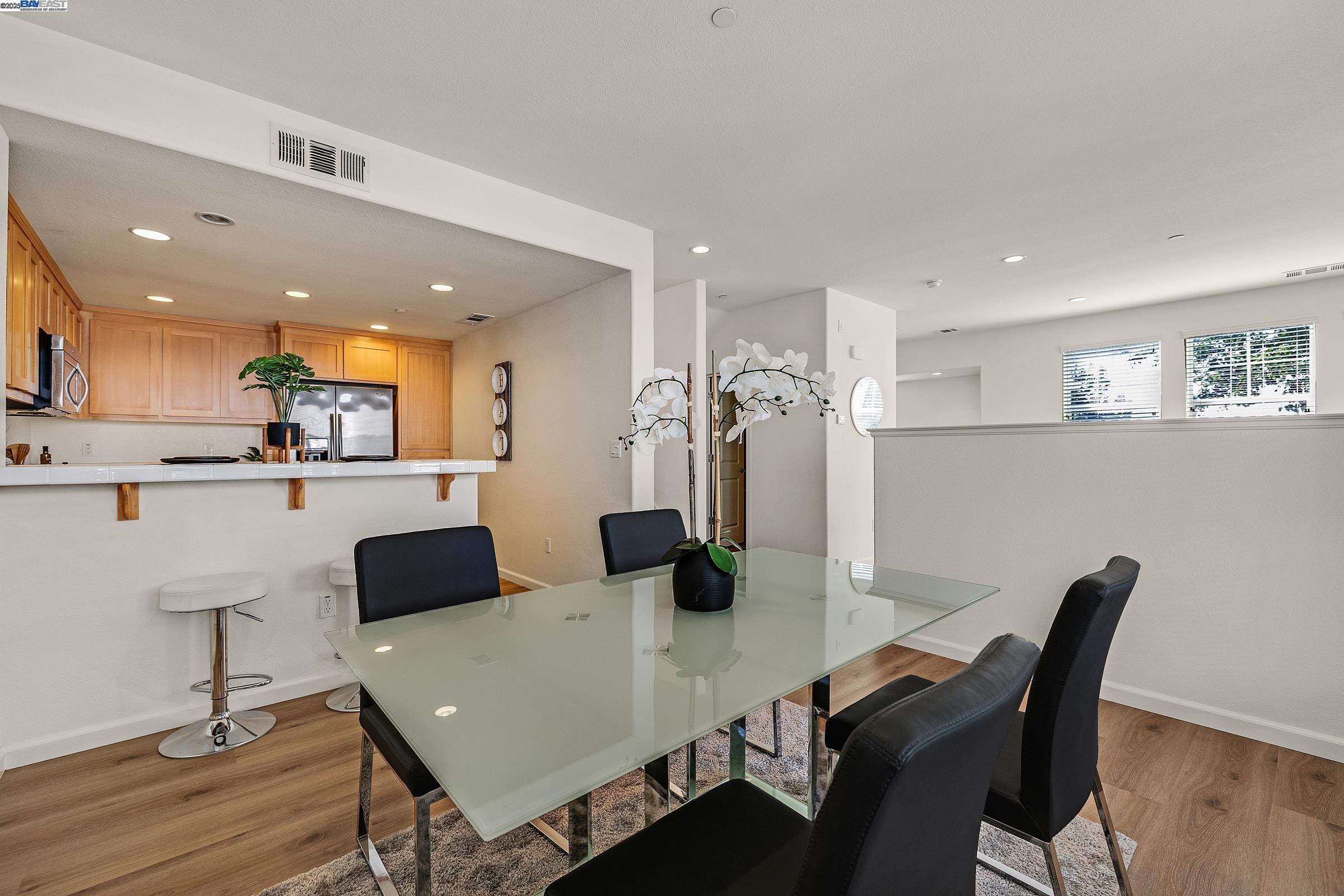 Detail Gallery Image 7 of 28 For 2210 Day Sailor Ct, Richmond,  CA 94804 - 3 Beds | 3/1 Baths