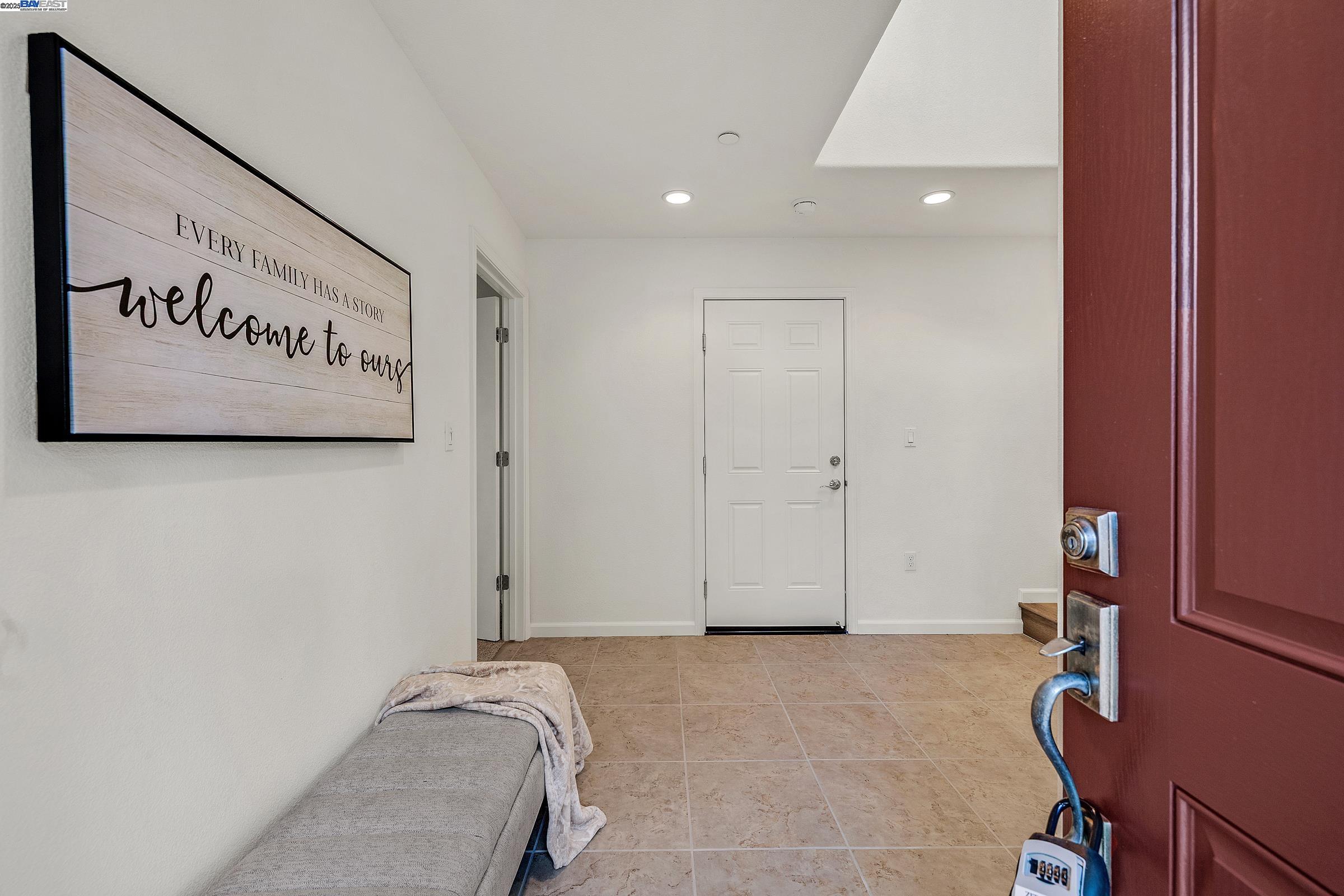 Detail Gallery Image 10 of 28 For 2210 Day Sailor Ct, Richmond,  CA 94804 - 3 Beds | 3/1 Baths