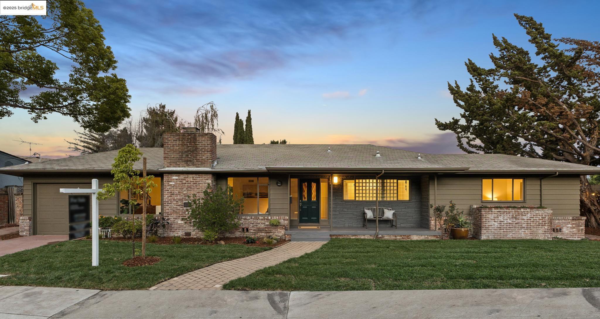 Front Image Thumbnail for EB41113066