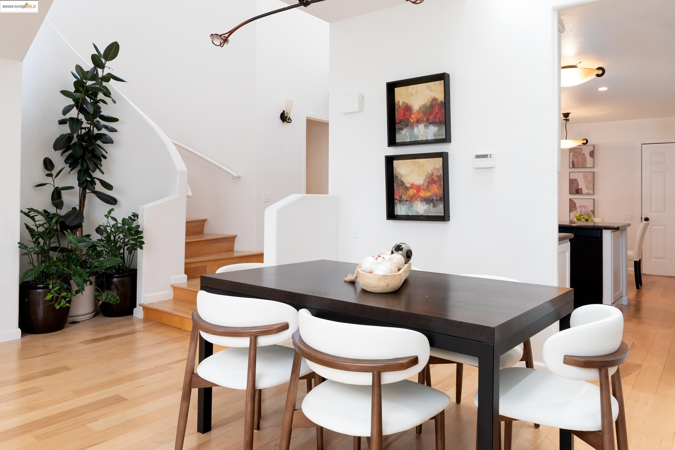 Detail Gallery Image 18 of 56 For 803 Lakeshore Dr, Redwood City,  CA 94065 - 3 Beds | 2/1 Baths