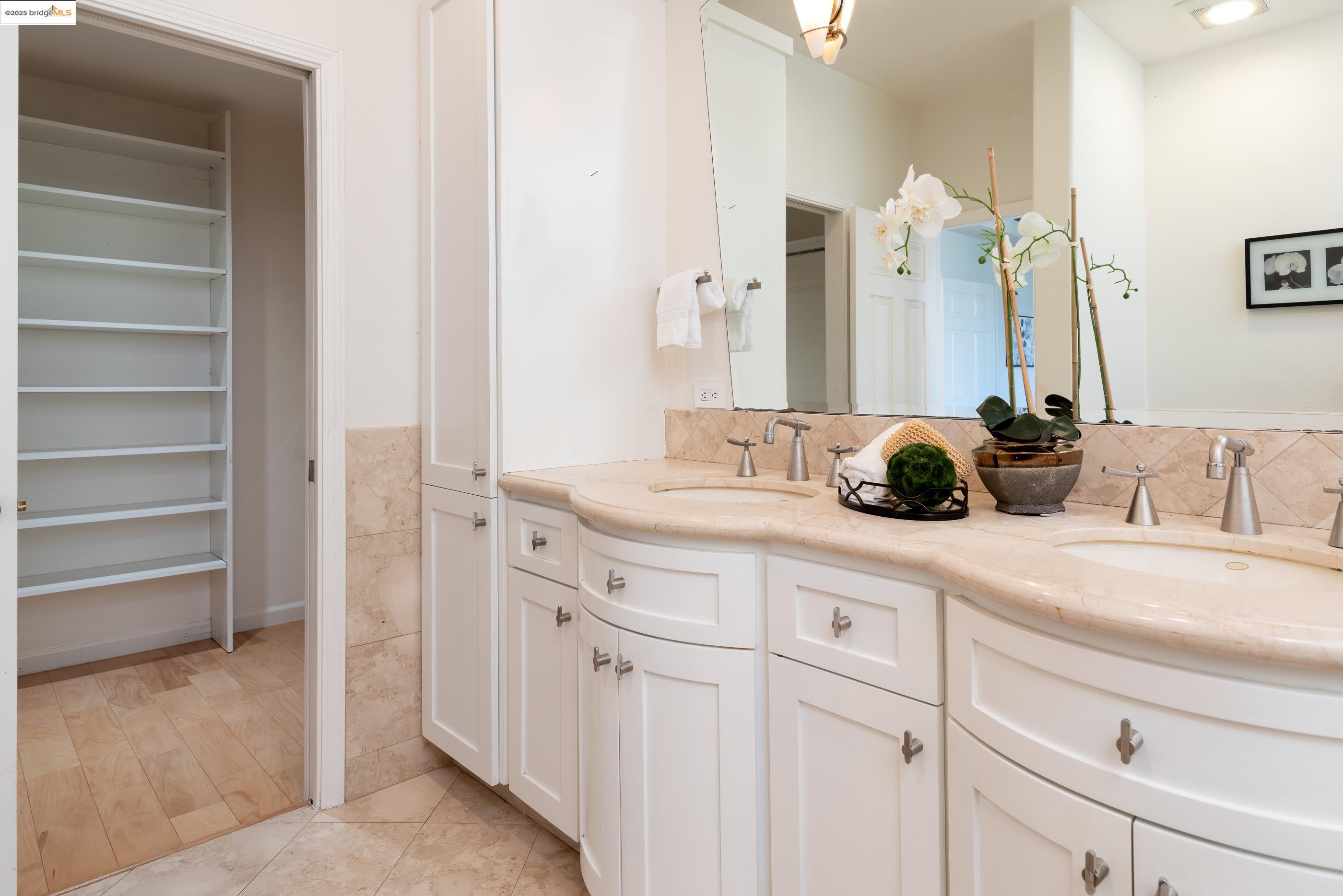 Detail Gallery Image 32 of 56 For 803 Lakeshore Dr, Redwood City,  CA 94065 - 3 Beds | 2/1 Baths