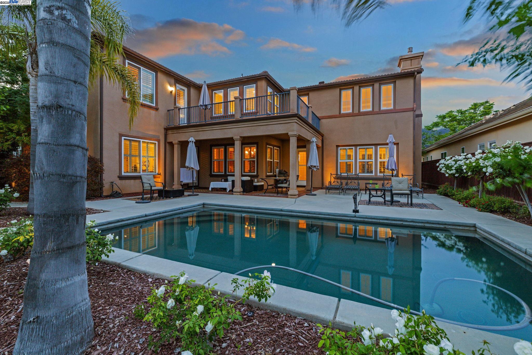 Detail Gallery Image 2 of 57 For 10615 E Landmark Way, Clovis,  CA 93619 - 4 Beds | 4 Baths