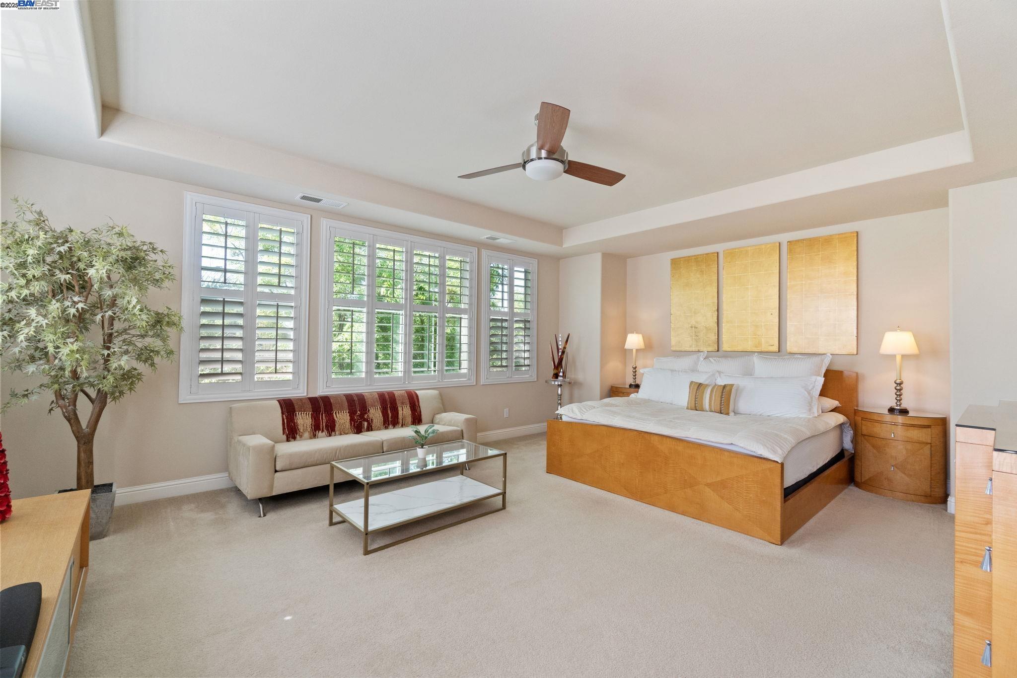 Detail Gallery Image 5 of 57 For 10615 E Landmark Way, Clovis,  CA 93619 - 4 Beds | 4 Baths