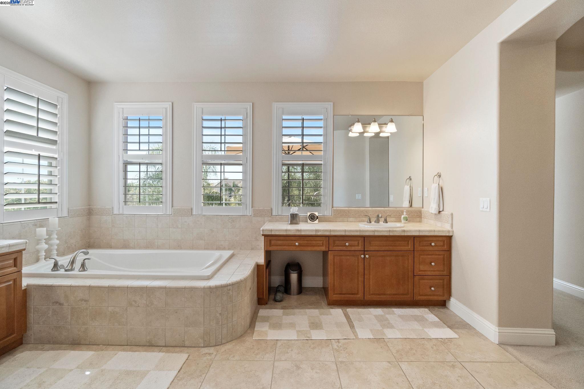 Detail Gallery Image 44 of 57 For 10615 E Landmark Way, Clovis,  CA 93619 - 4 Beds | 4 Baths