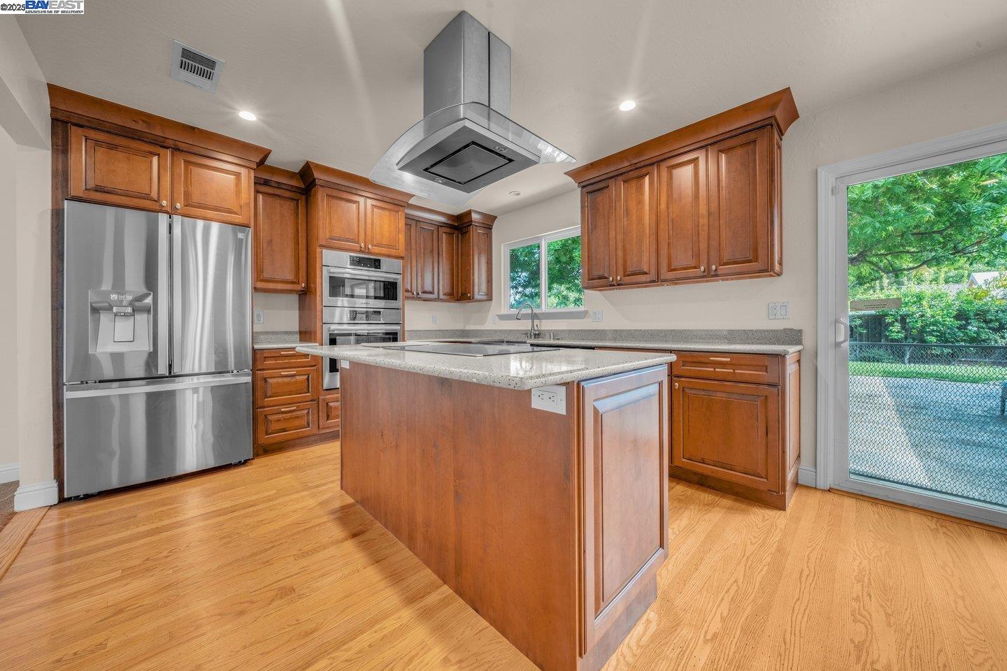 Detail Gallery Image 11 of 39 For 1876 Lynwood Dr, Concord,  CA 94519 - 4 Beds | 2 Baths