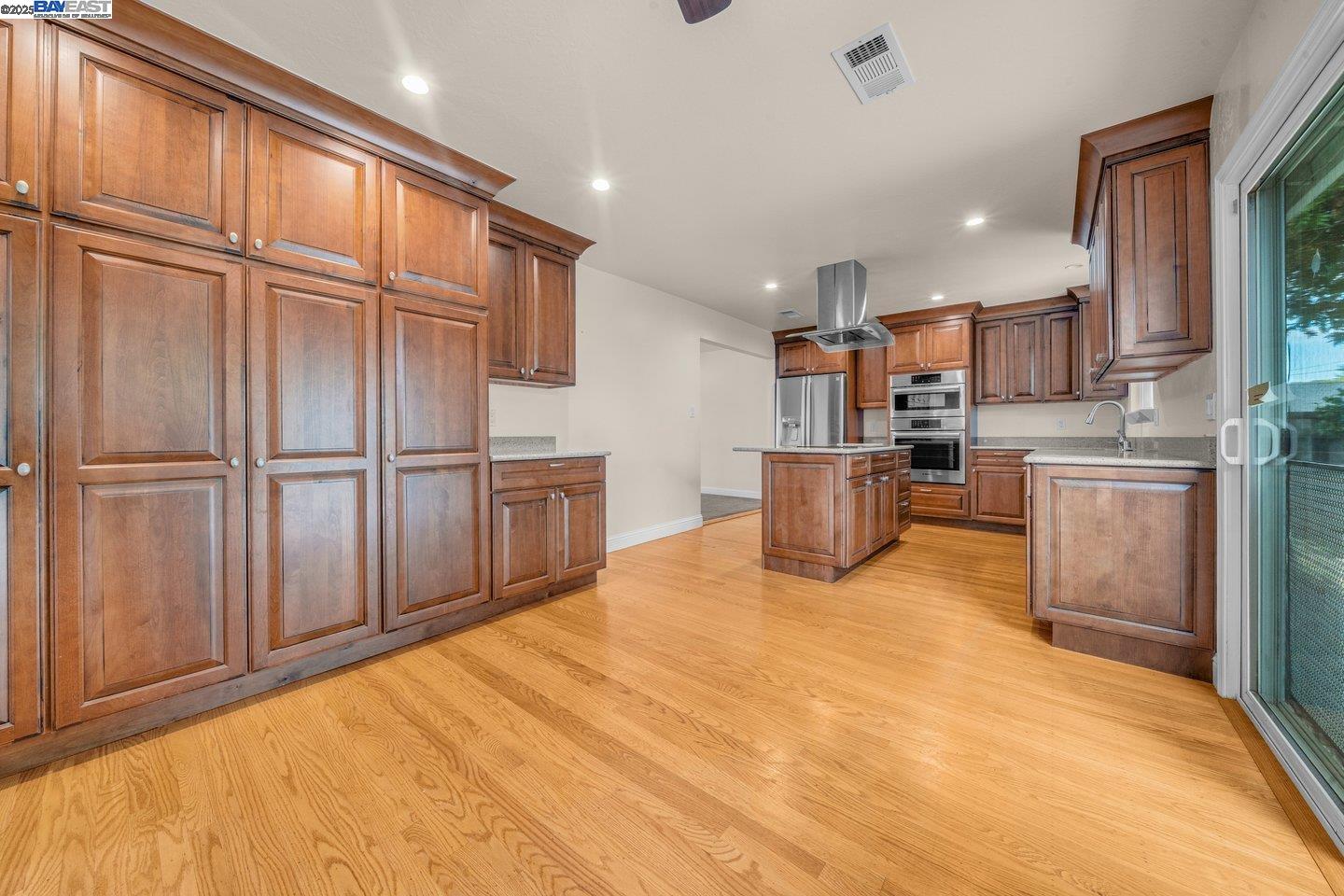 Detail Gallery Image 15 of 39 For 1876 Lynwood Dr, Concord,  CA 94519 - 4 Beds | 2 Baths