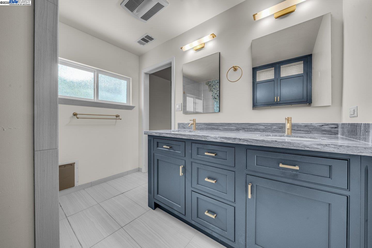 Detail Gallery Image 18 of 39 For 1876 Lynwood Dr, Concord,  CA 94519 - 4 Beds | 2 Baths