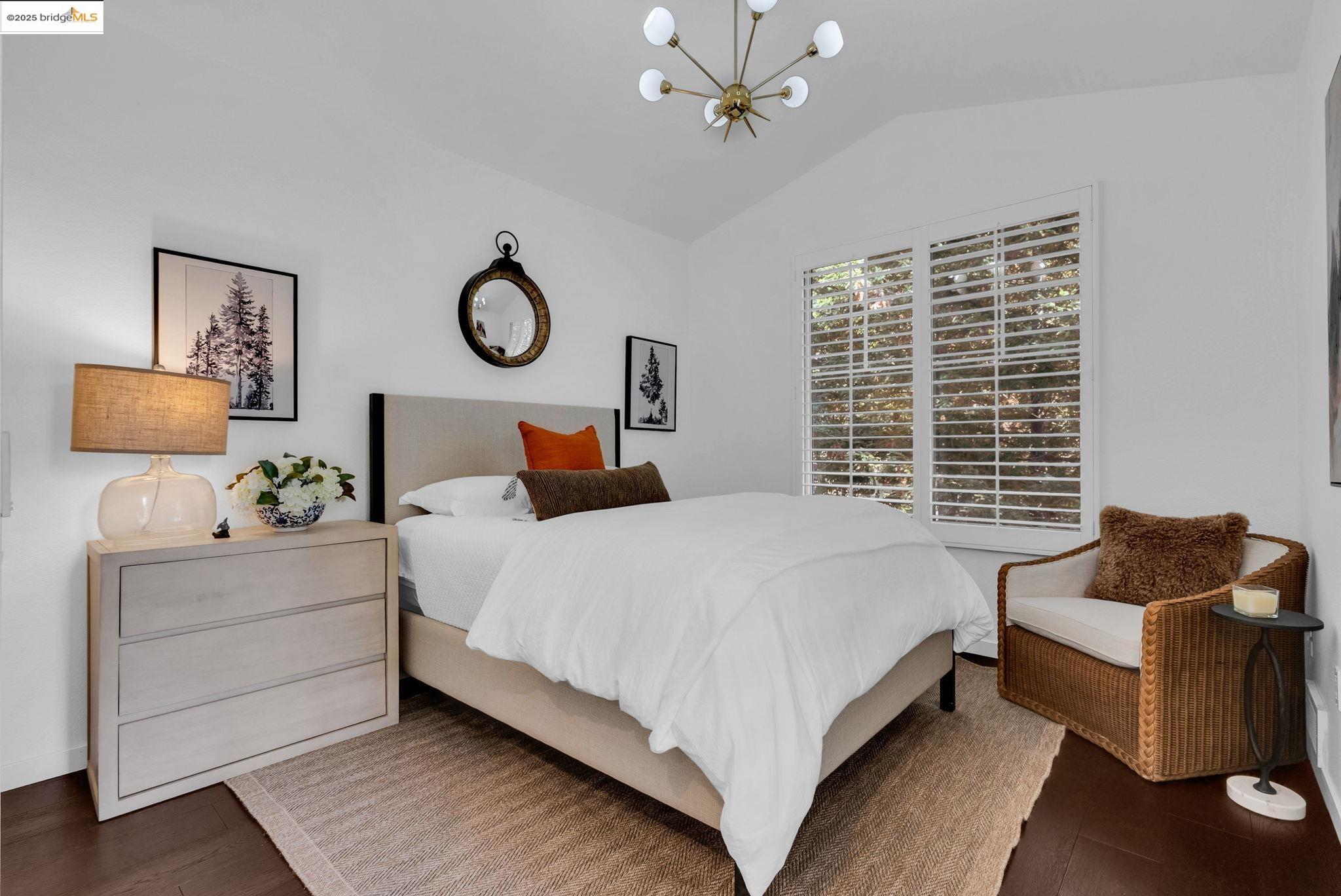 Detail Gallery Image 11 of 26 For 180 Caldecott Ln #U314,  Oakland,  CA 94618 - 1 Beds | 1 Baths