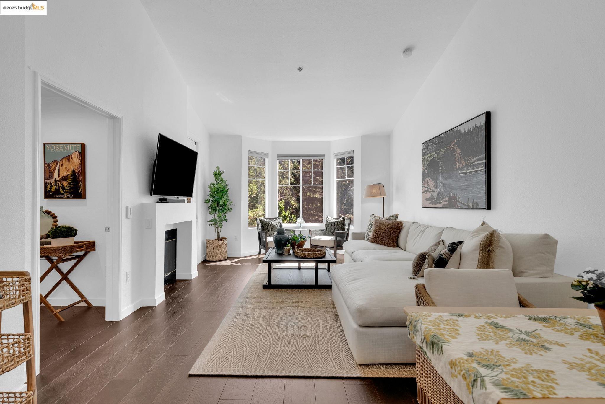 Detail Gallery Image 7 of 26 For 180 Caldecott Ln #U314,  Oakland,  CA 94618 - 1 Beds | 1 Baths