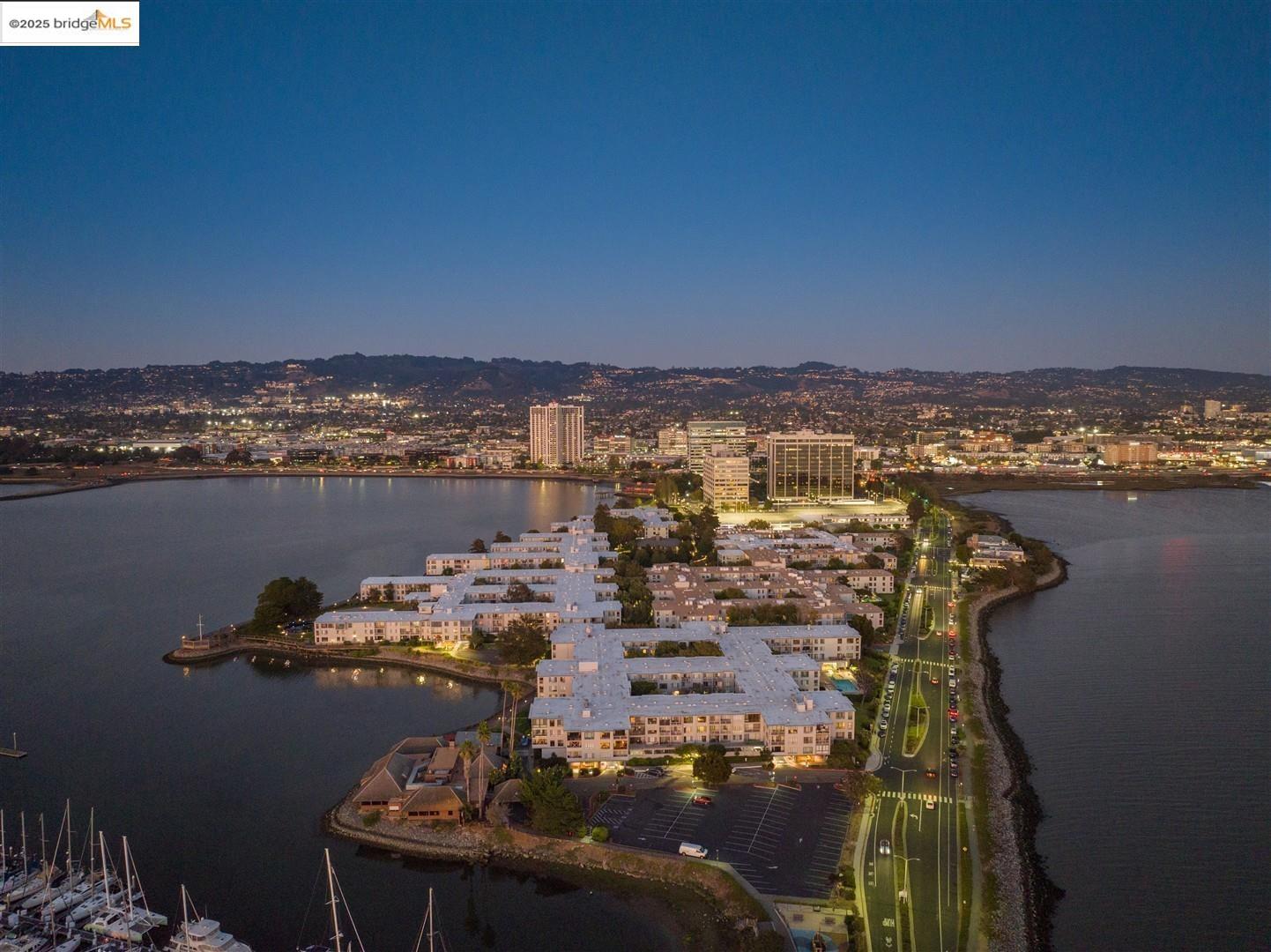 Detail Gallery Image 46 of 60 For 4 Commodore Dr #D523,  Emeryville,  CA 94608 - 1 Beds | 1 Baths