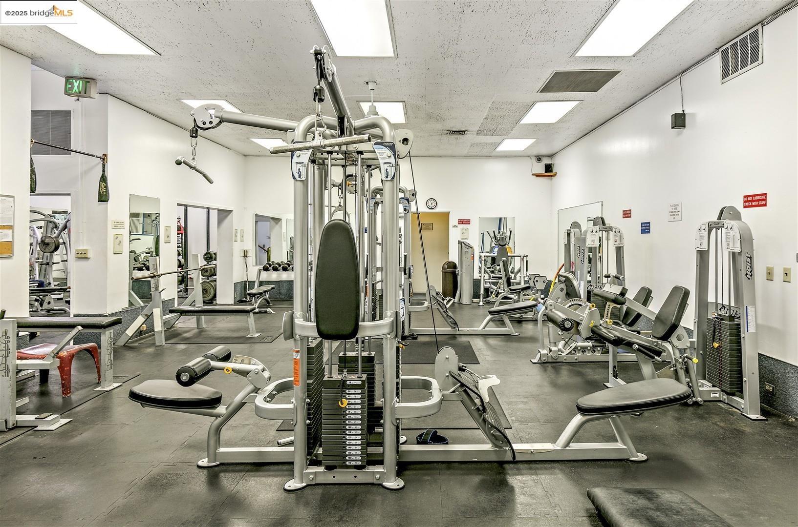 Detail Gallery Image 55 of 60 For 4 Commodore Dr #D523,  Emeryville,  CA 94608 - 1 Beds | 1 Baths