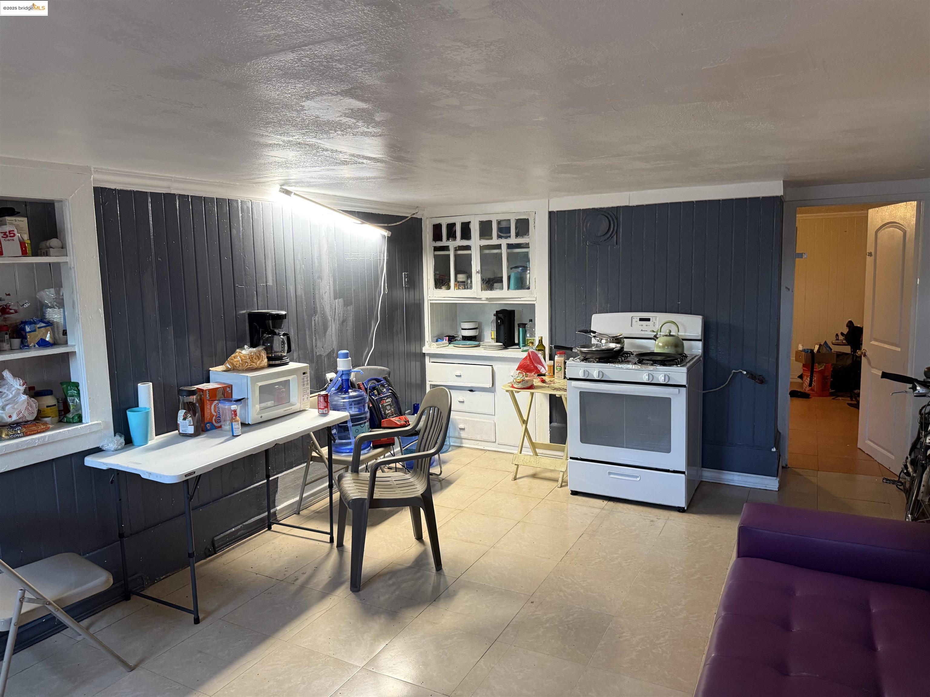 Detail Gallery Image 4 of 5 For 1468 84th Ave, Oakland,  CA 94621 - – Beds | – Baths