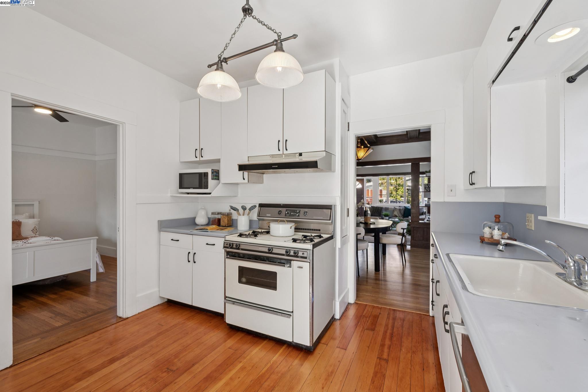 Detail Gallery Image 19 of 57 For 3246 Garfield Ave, Alameda,  CA 94501 - 3 Beds | 1/1 Baths