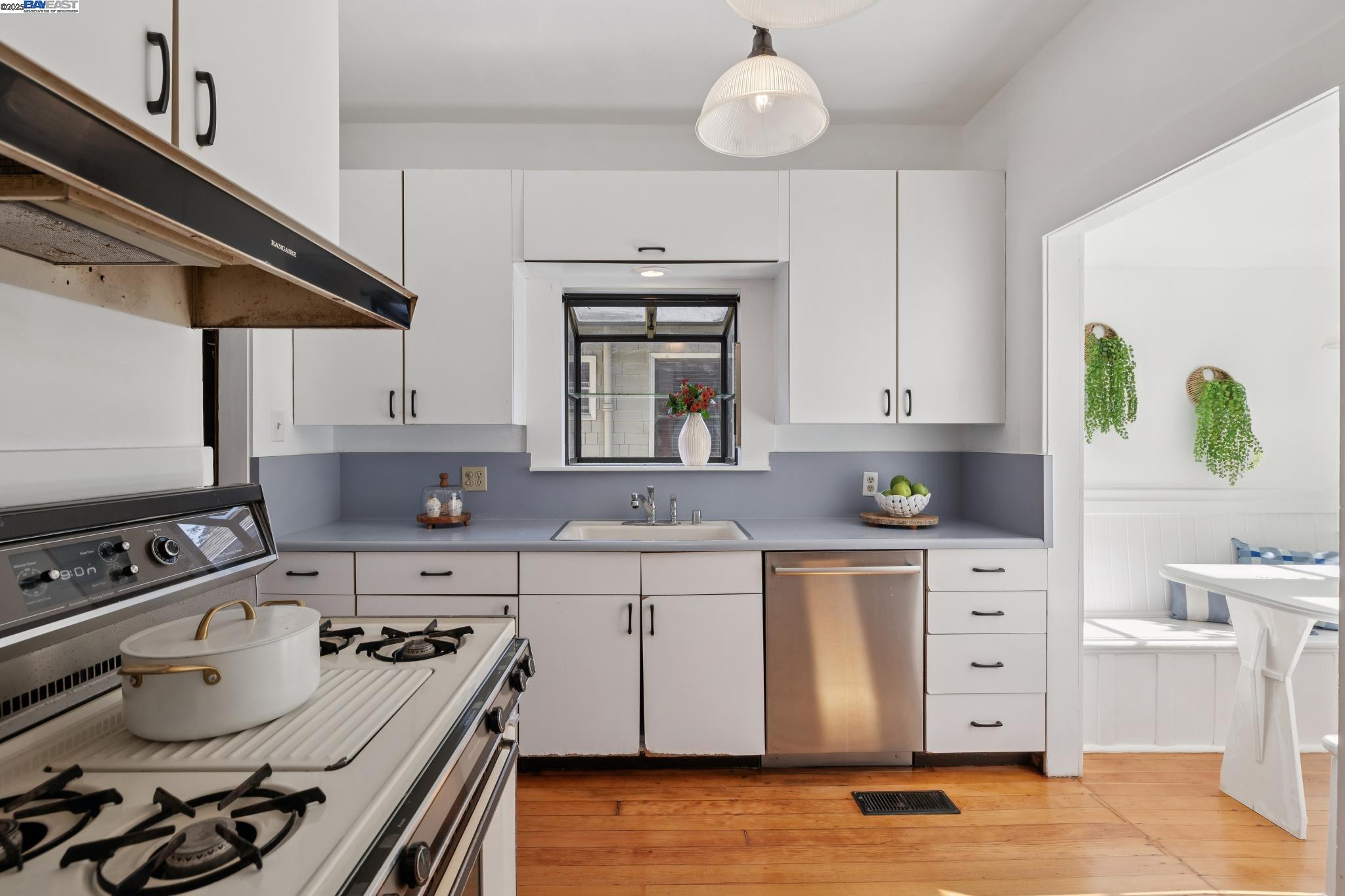 Detail Gallery Image 21 of 57 For 3246 Garfield Ave, Alameda,  CA 94501 - 3 Beds | 1/1 Baths