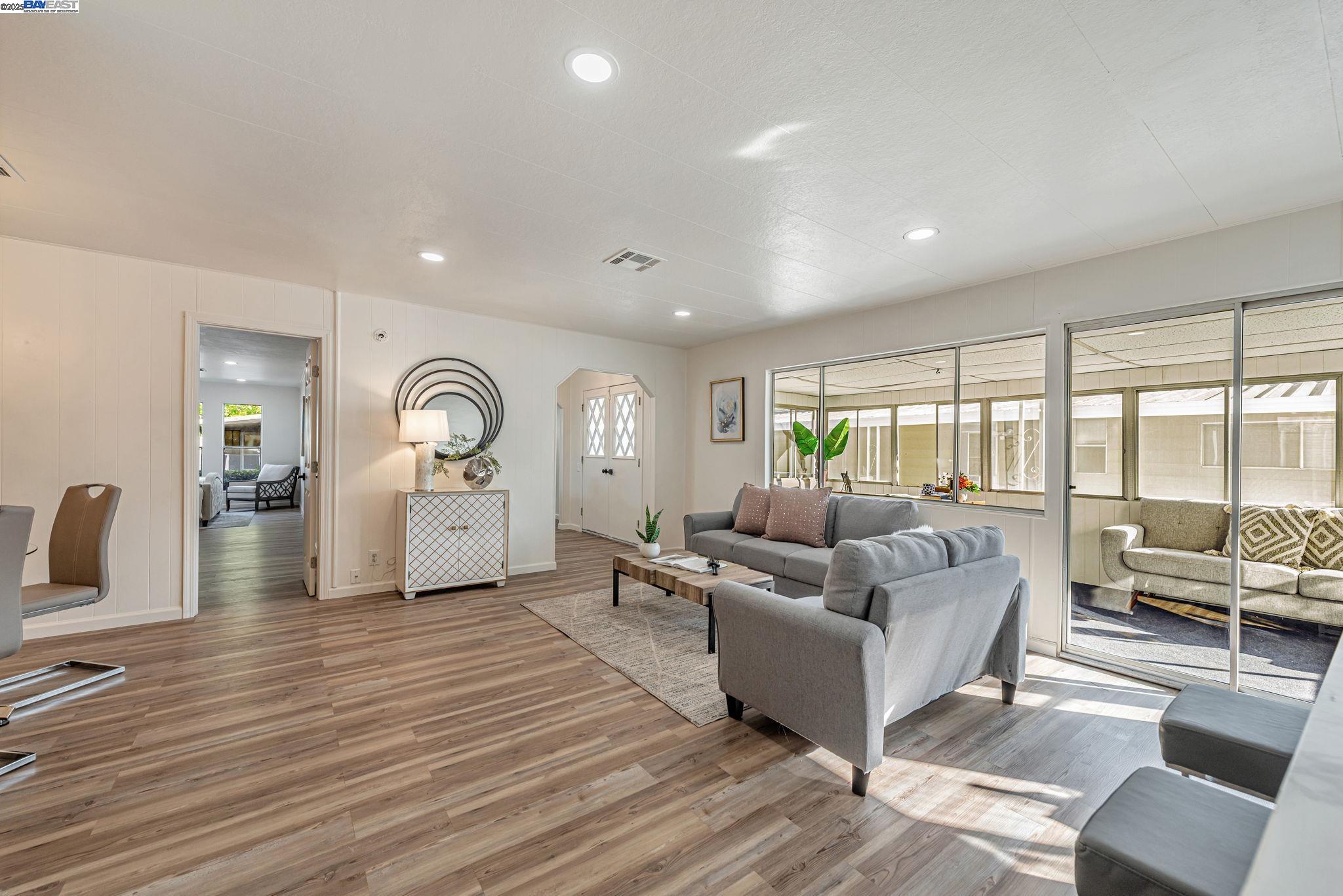 Detail Gallery Image 6 of 56 For 1111 Morse Ave Spc 17,  Sunnyvale,  CA 94089 - 2 Beds | 2 Baths