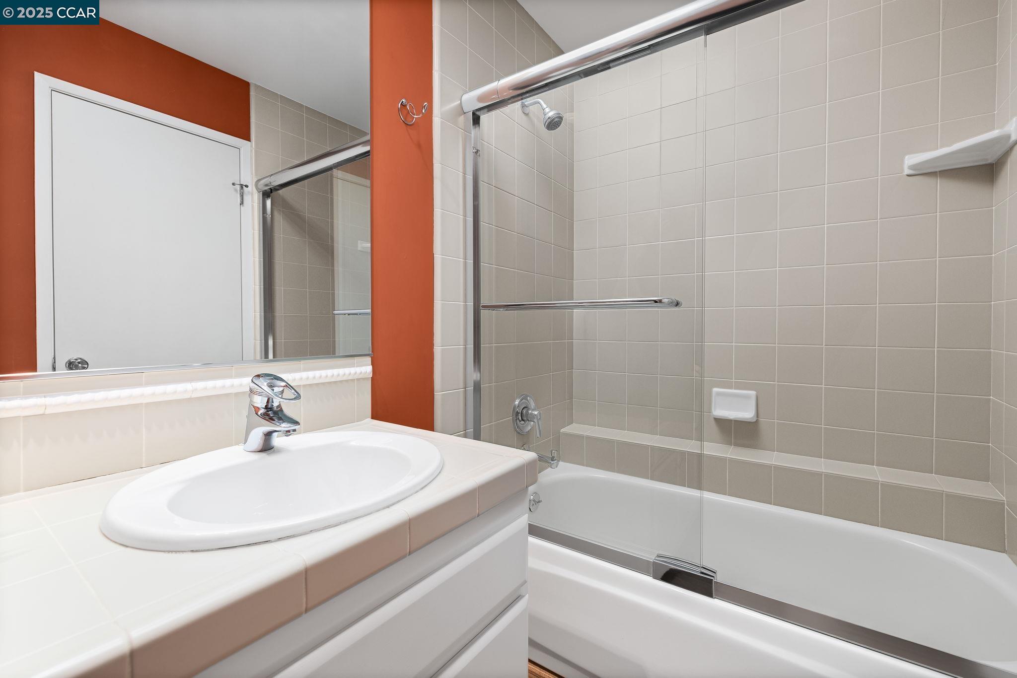 Photo #12: 41113120 Listing: Photo #12