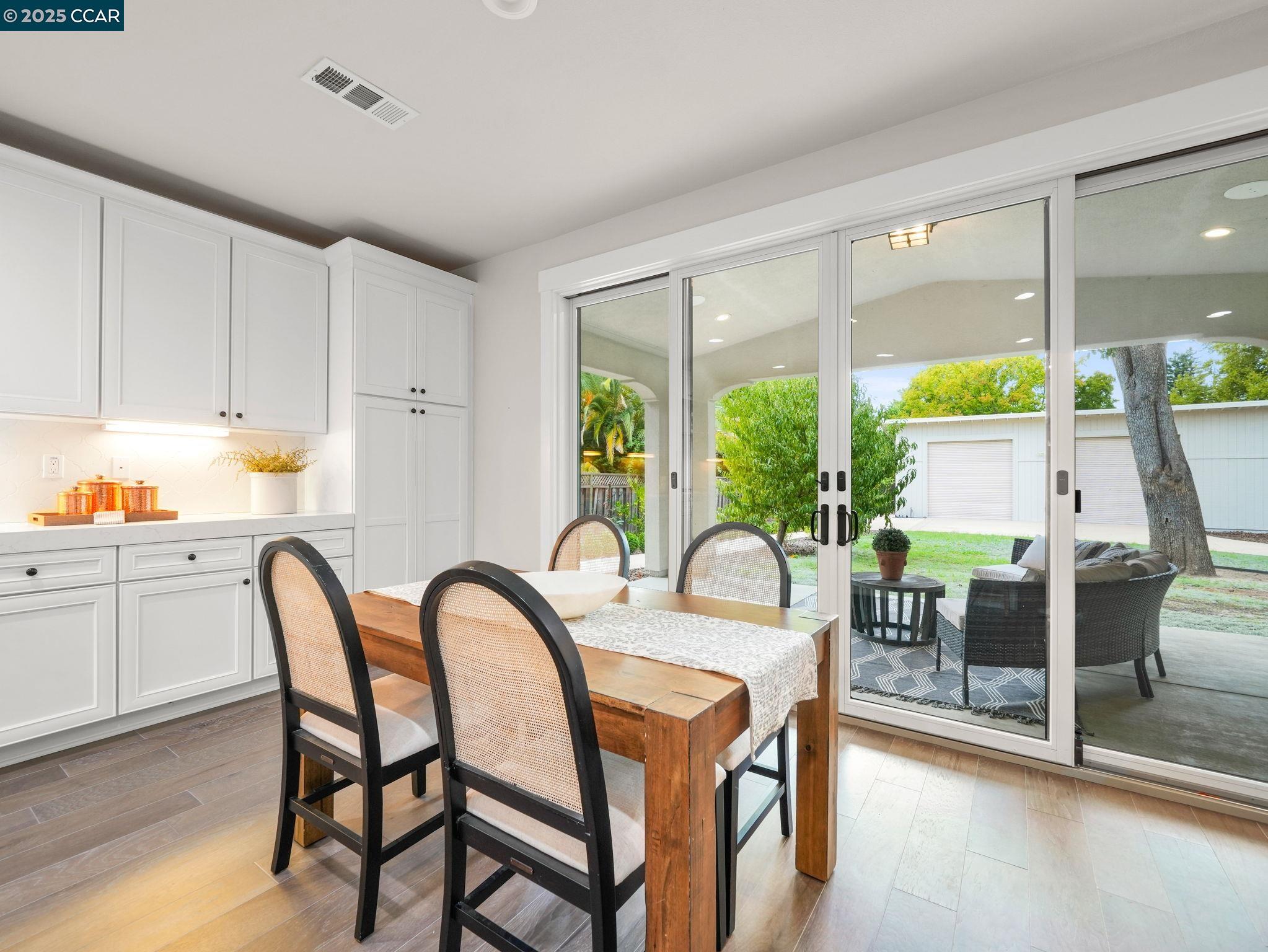 Detail Gallery Image 13 of 54 For 1588 Alamo Way, Alamo,  CA 94507 - 5 Beds | 4/1 Baths