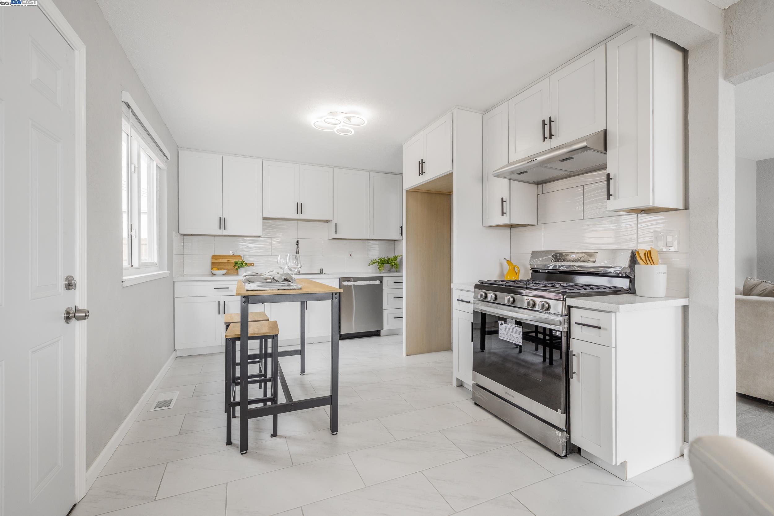 Detail Gallery Image 8 of 27 For 391 Anza Way, San Leandro,  CA 94578 - 3 Beds | 2 Baths