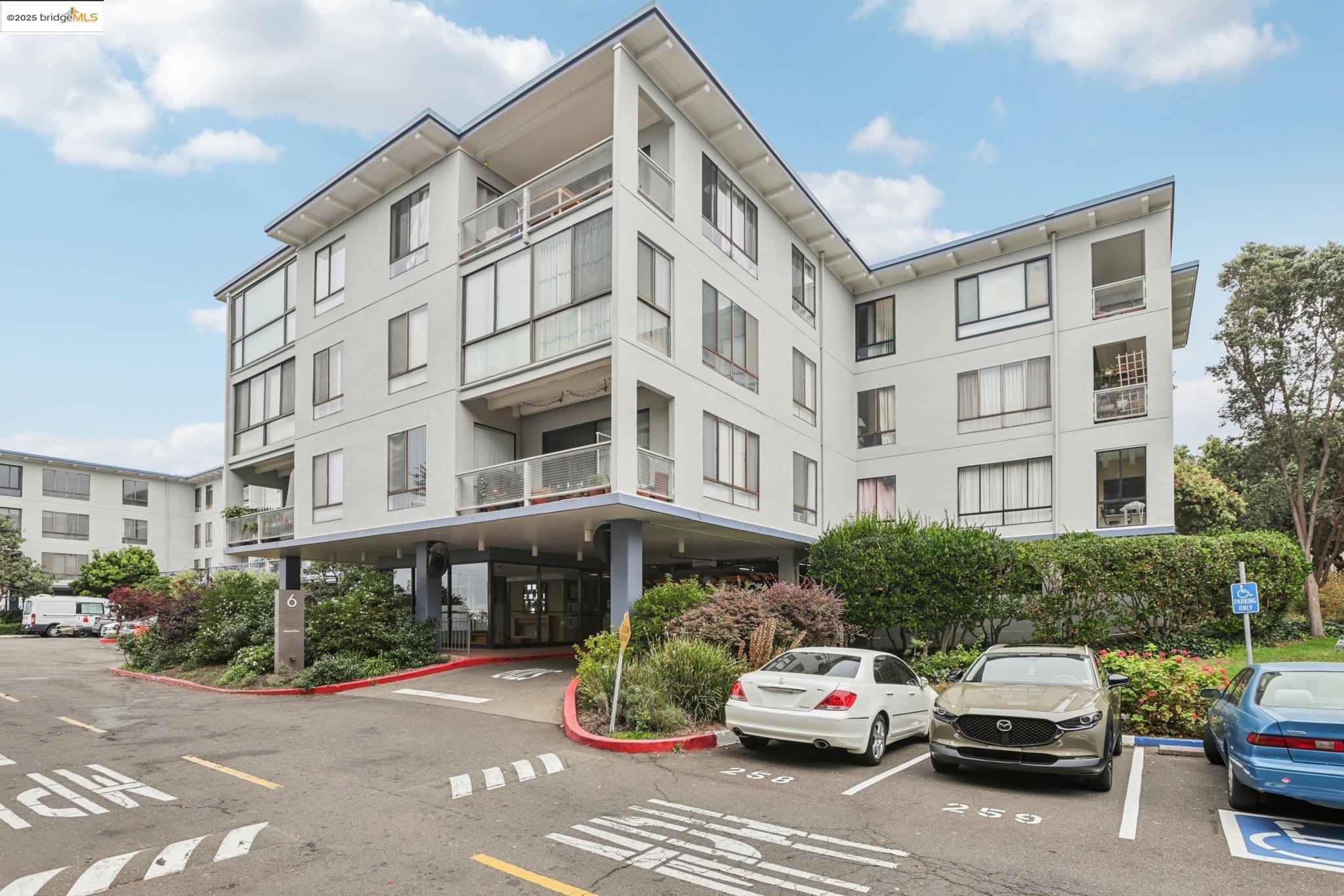 MLS: 41113133 Condo For Sale