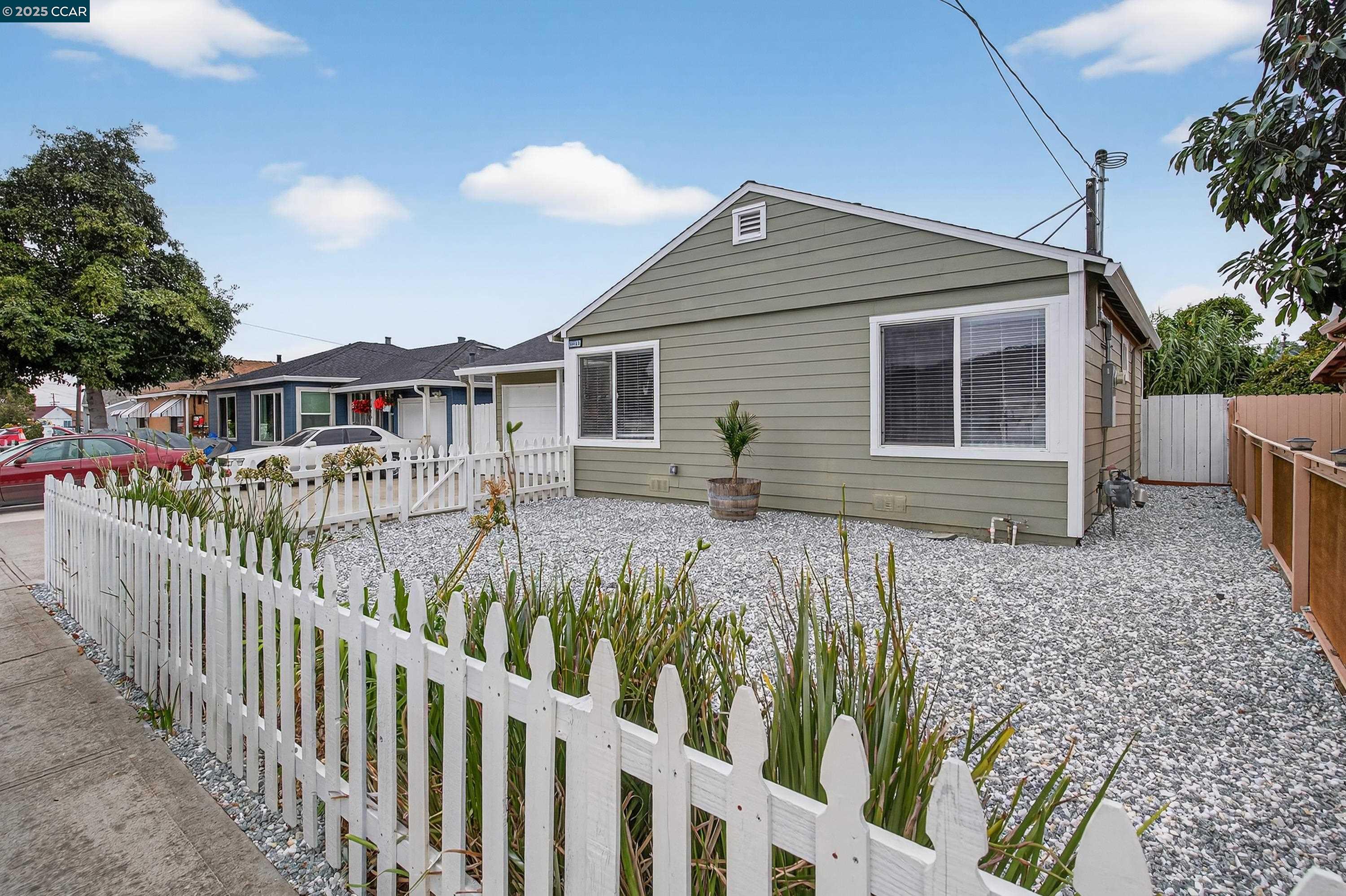 Detail Gallery Image 4 of 42 For 2921 Rollingwood Dr, San Pablo,  CA 94806 - 3 Beds | 1 Baths