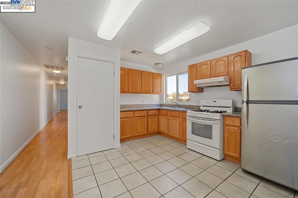 Photo #4: 41113140 Listing: Photo #4