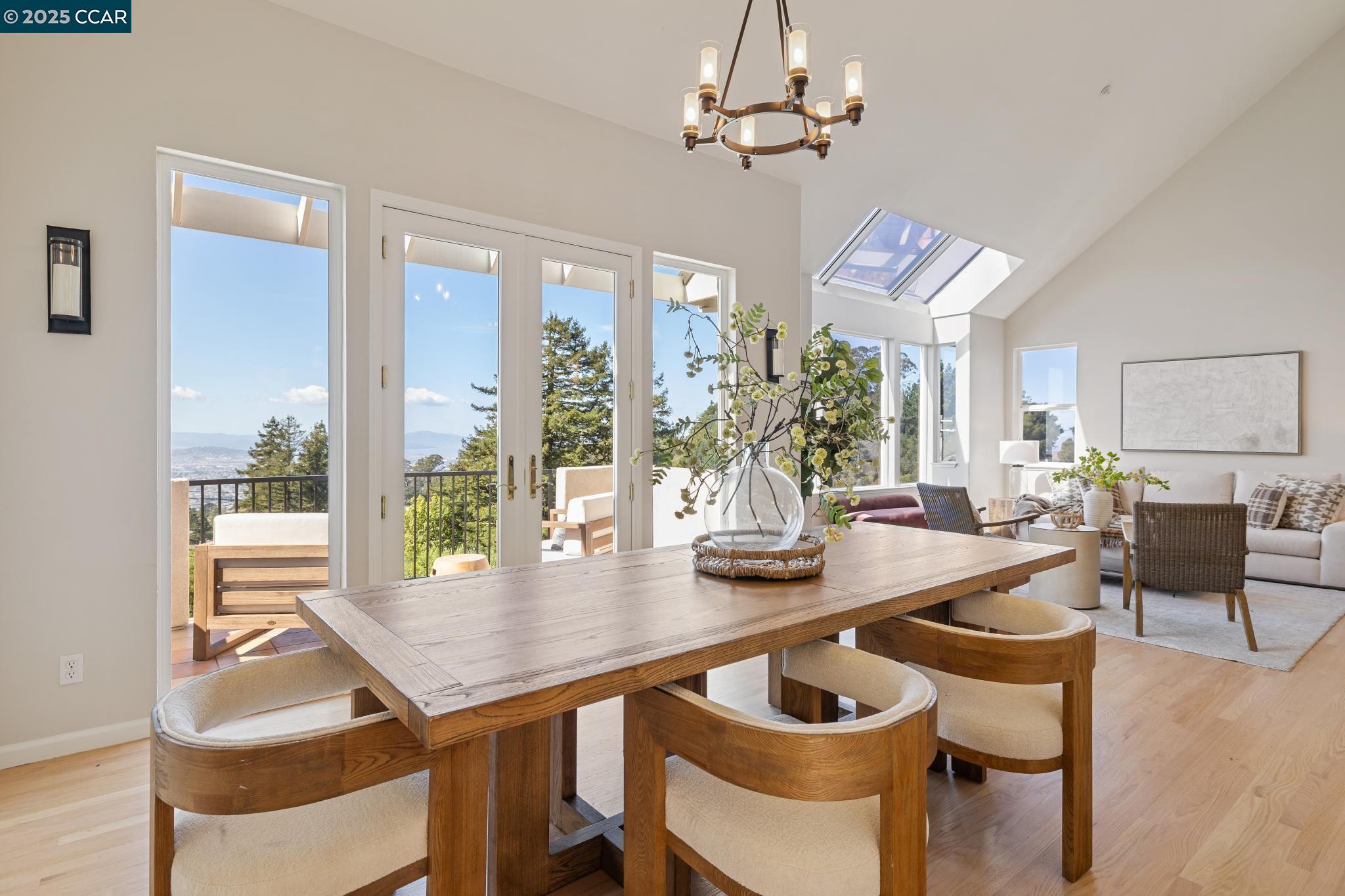 Detail Gallery Image 15 of 60 For 1375 Summit Park Ct, El Cerrito,  CA 94530 - 4 Beds | 3/1 Baths