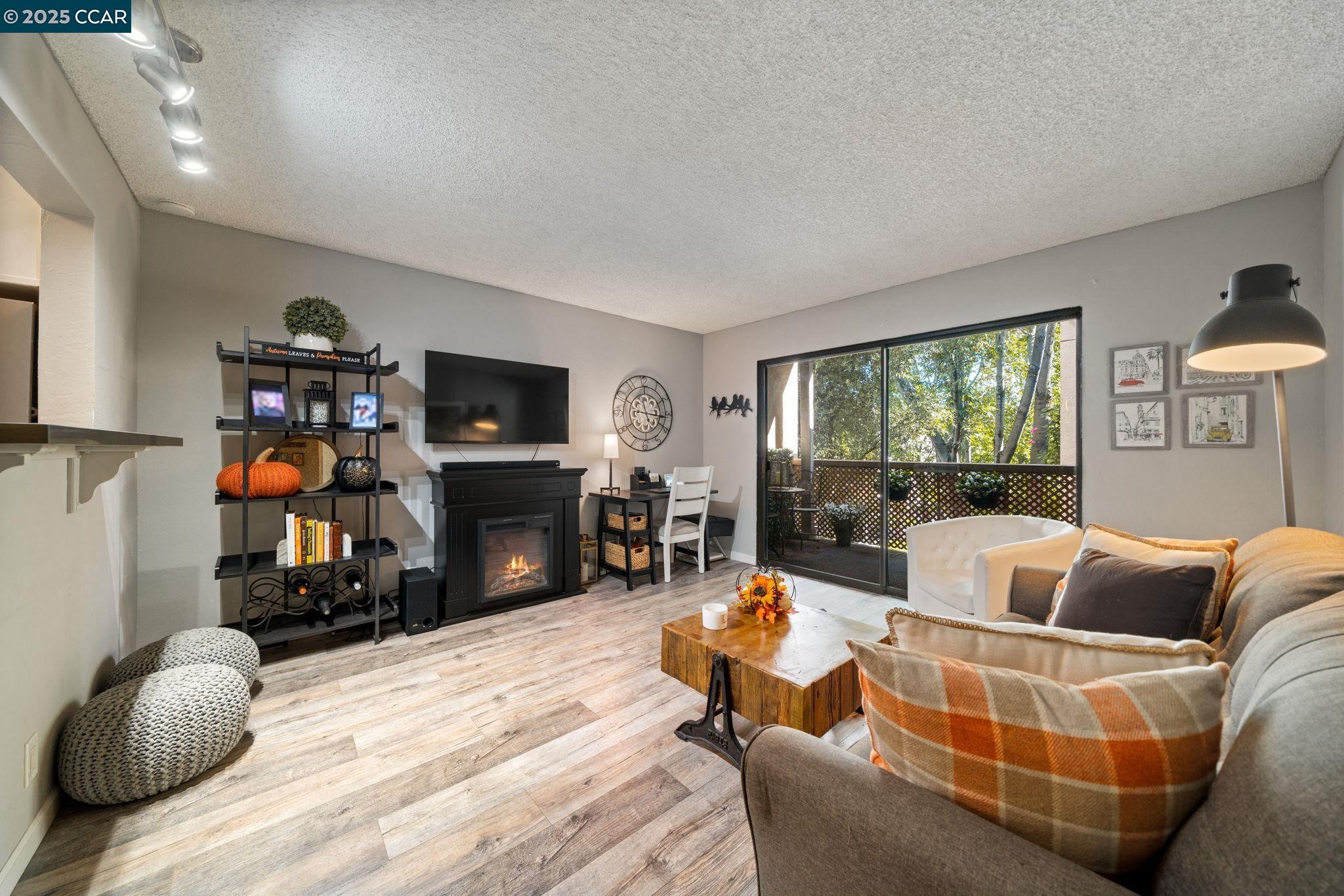 MLS: 41113152 Condo For Sale