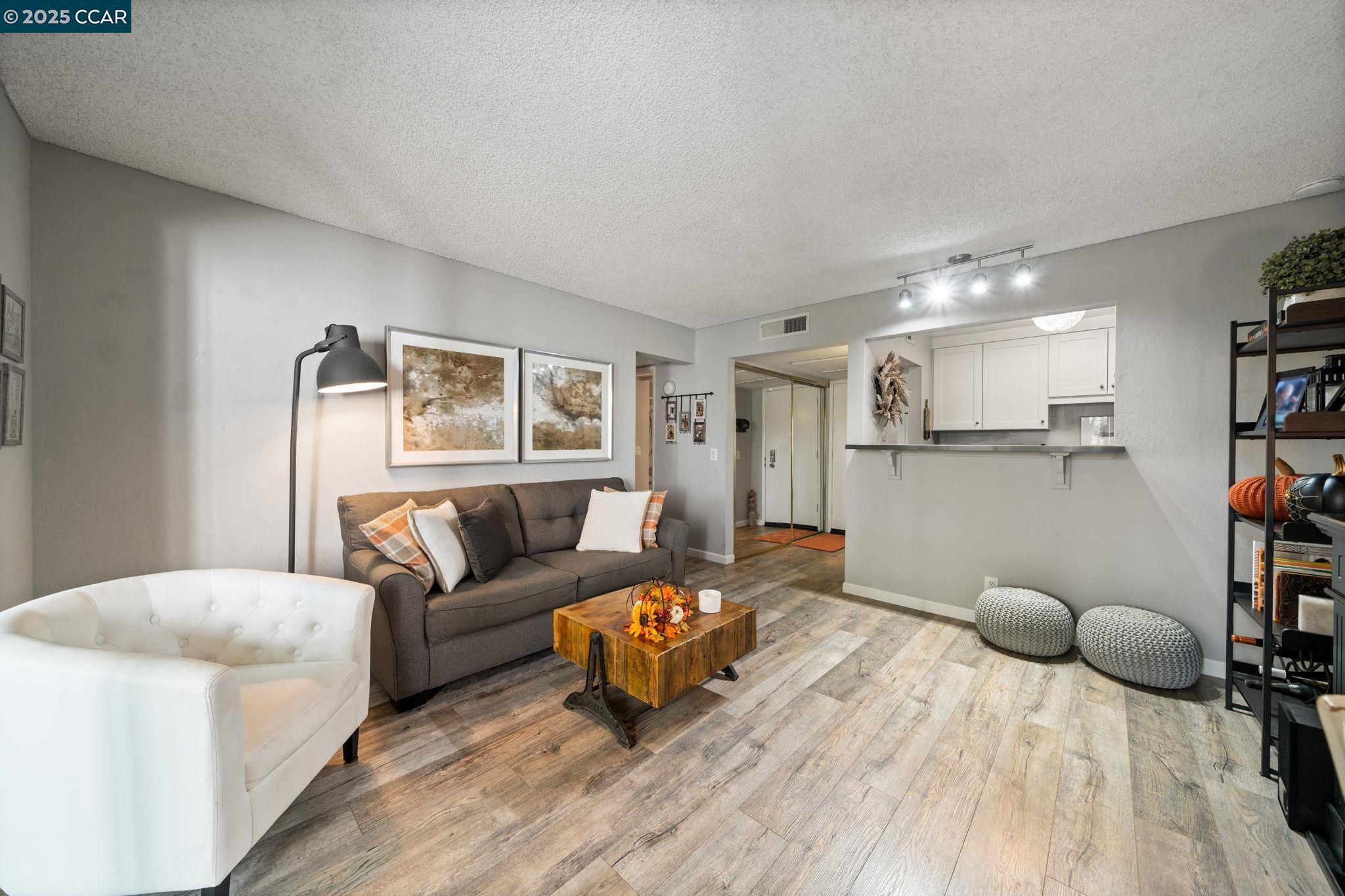 Photo #8: 41113152 Listing: Photo #8